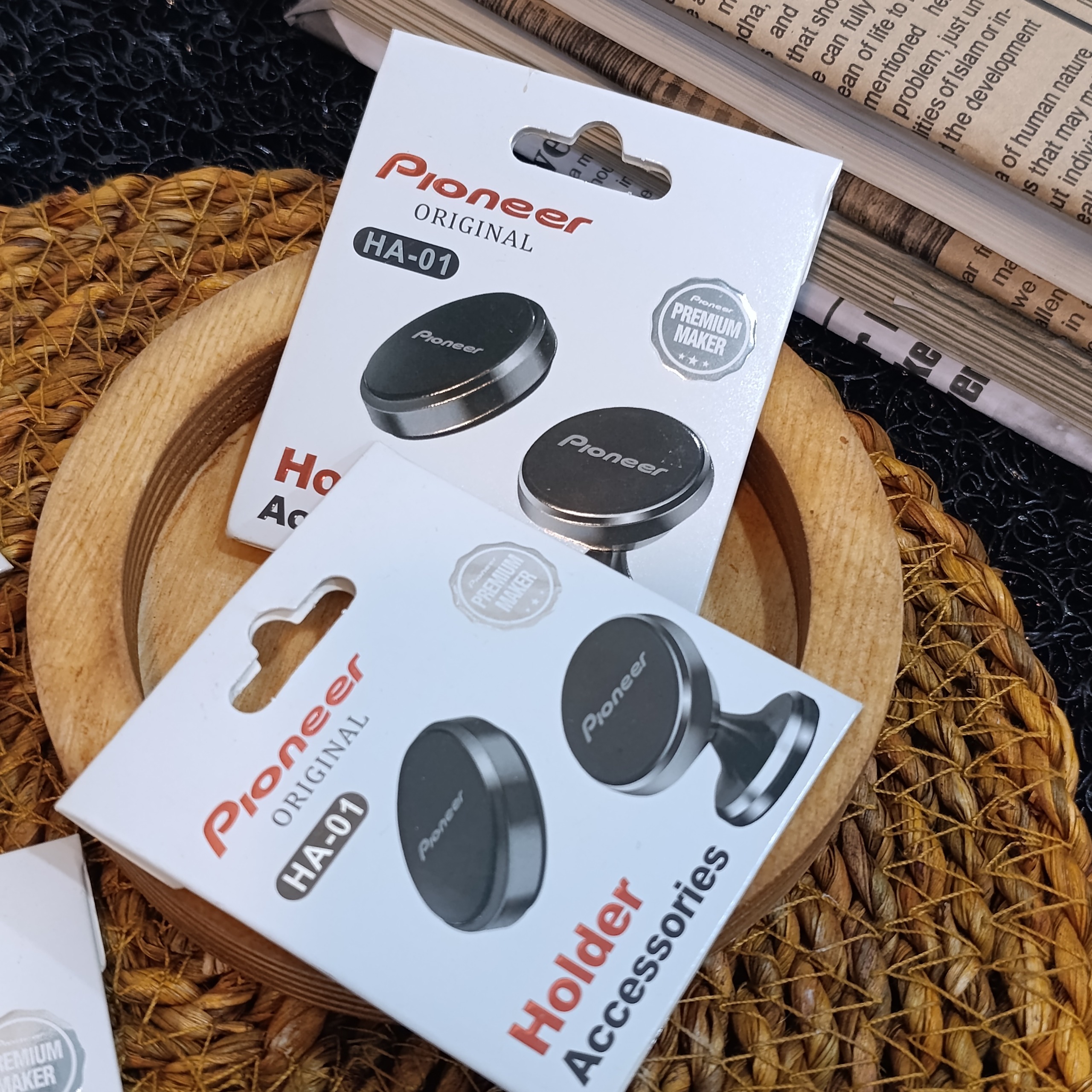 سکه پشت و زیر نگهدارنده موبایل خودرو