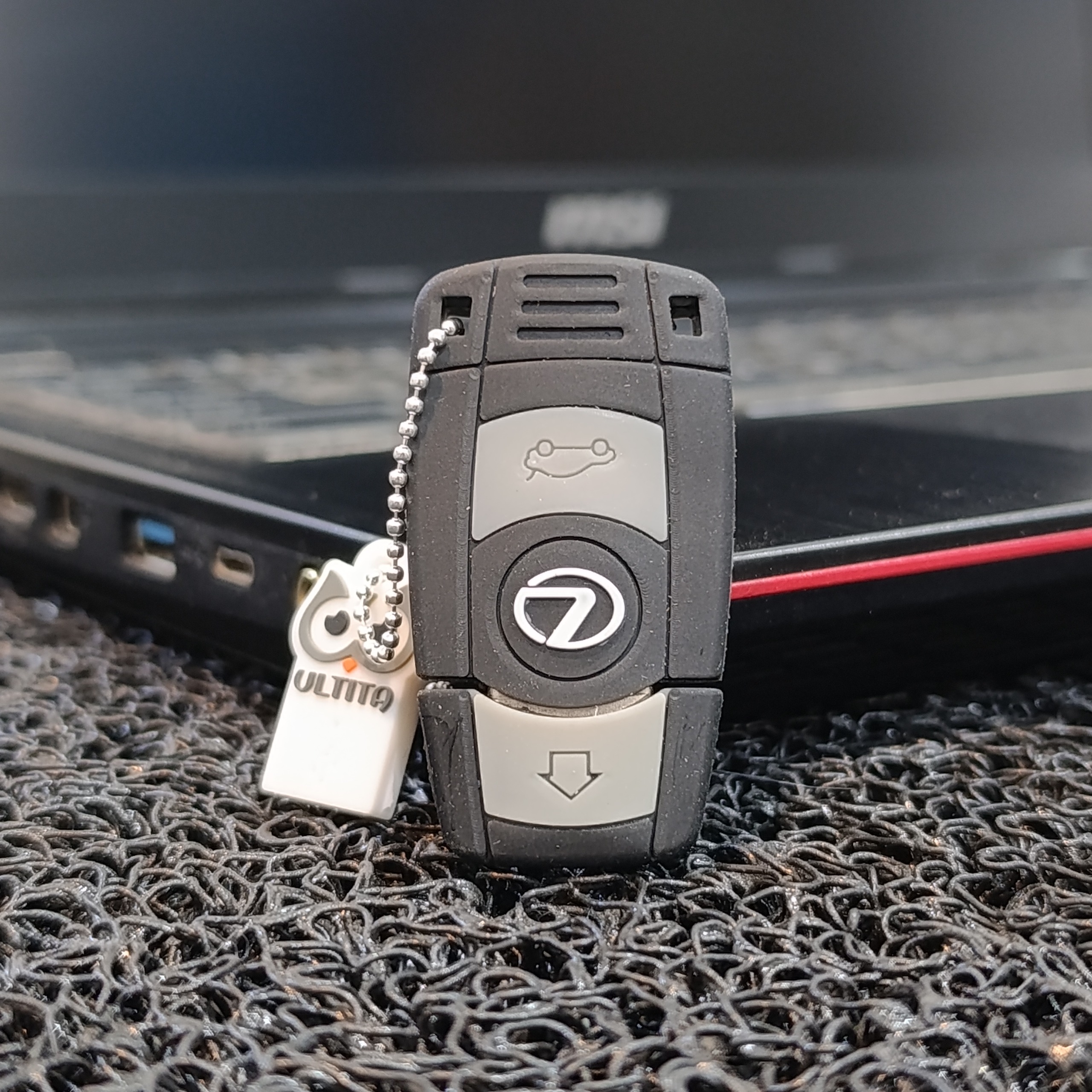 فلش 16 گیگ طرح ریموت ماشین گارانتی مادام عمر