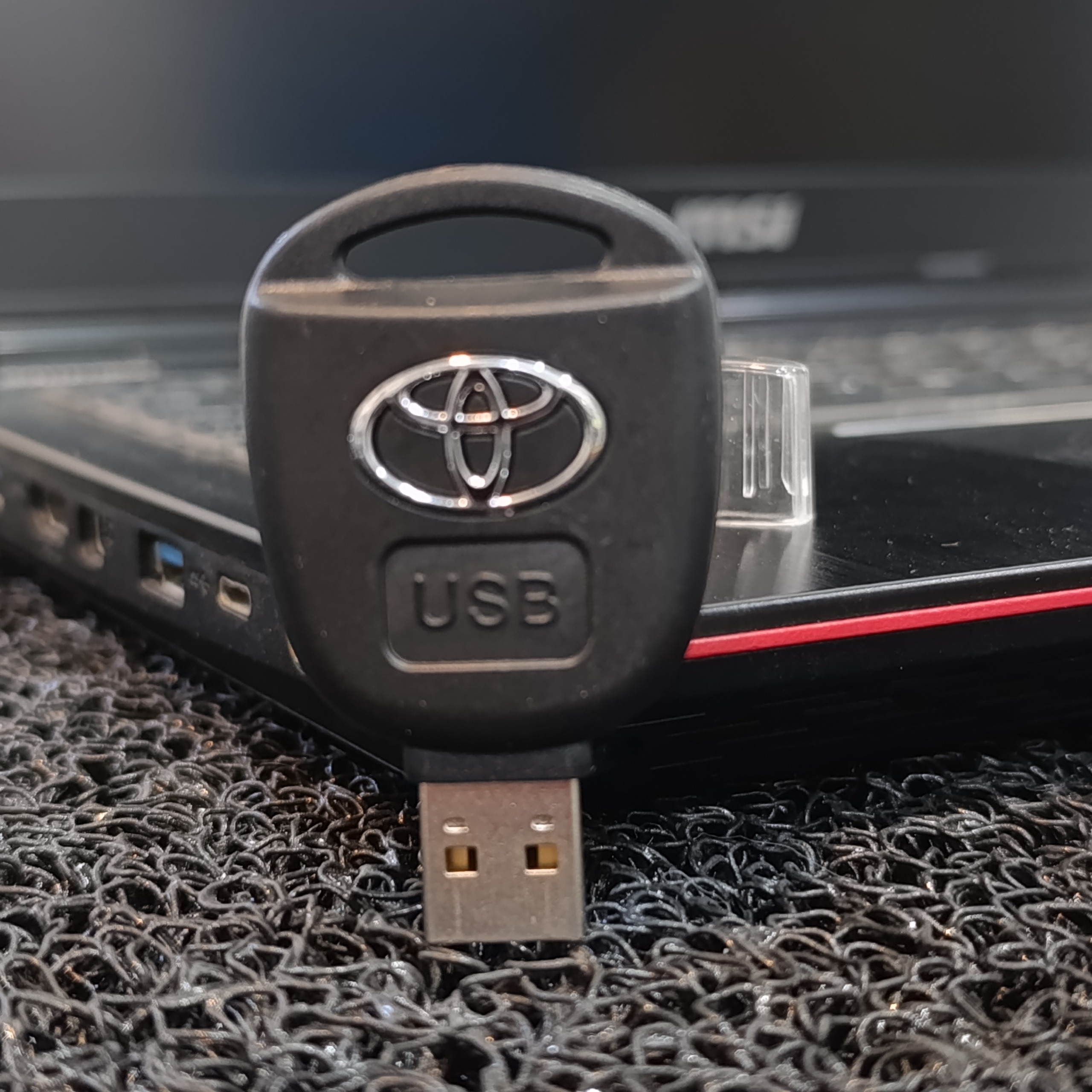 فلش 32 طرح کلید ماشین گارانتی مادام