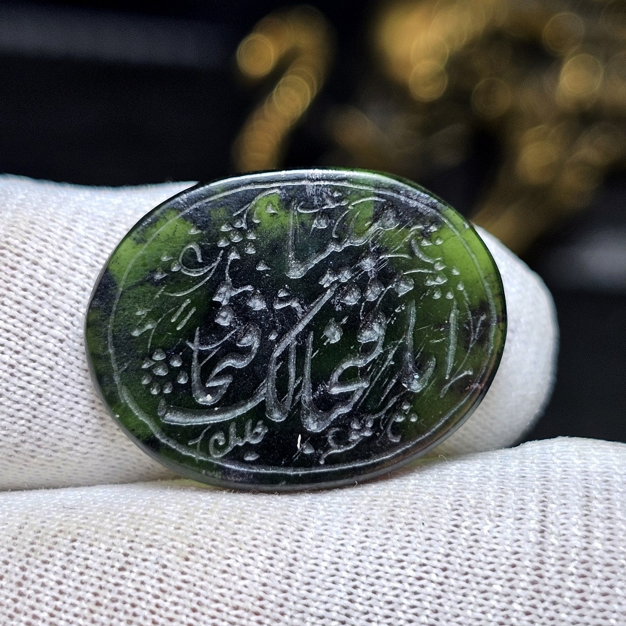 نگین طبیعی یشم کهنه زغالدار معدنی خط دست 36227