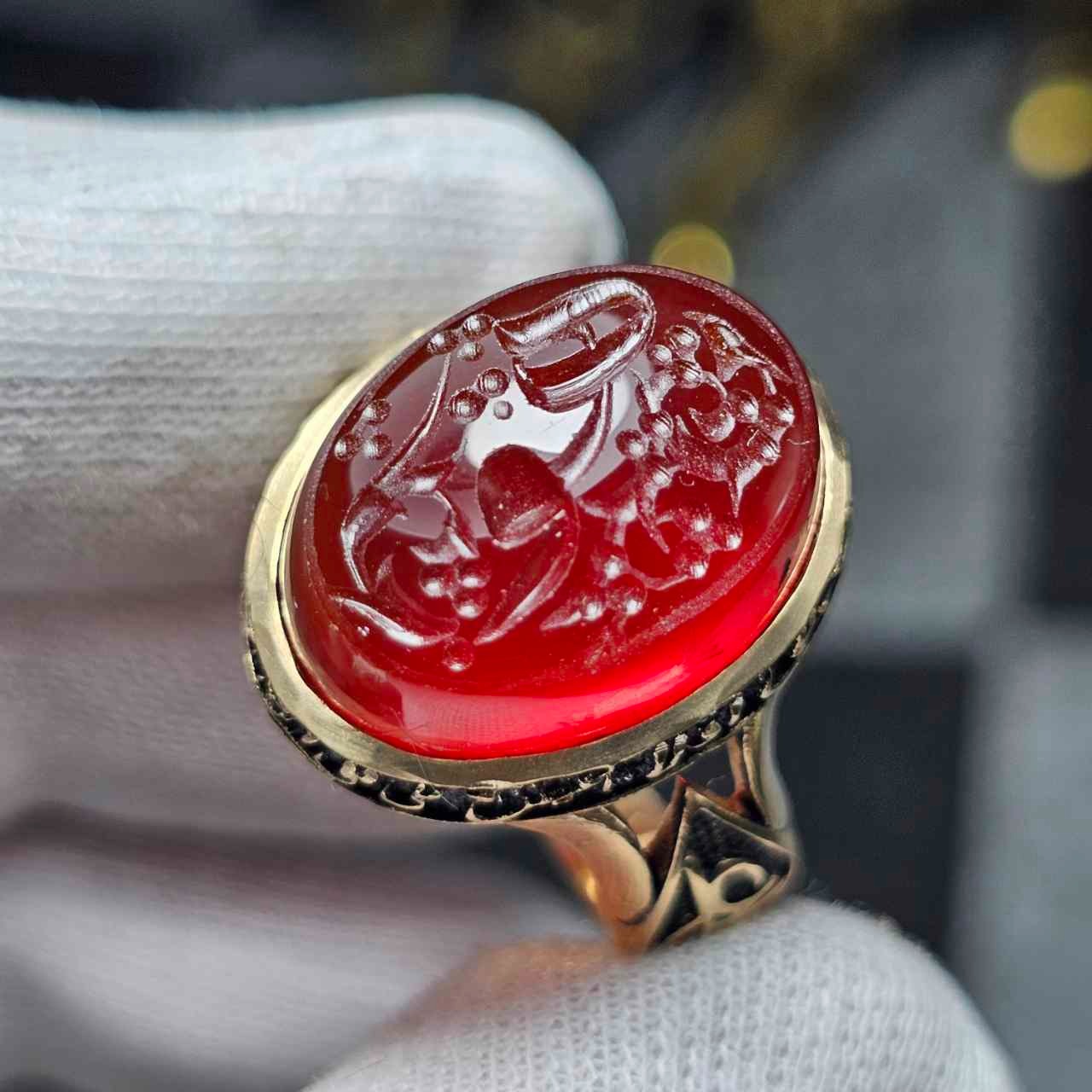 انگشتر طلاروس با عقیق سرخ معدنی  خط دست 36560