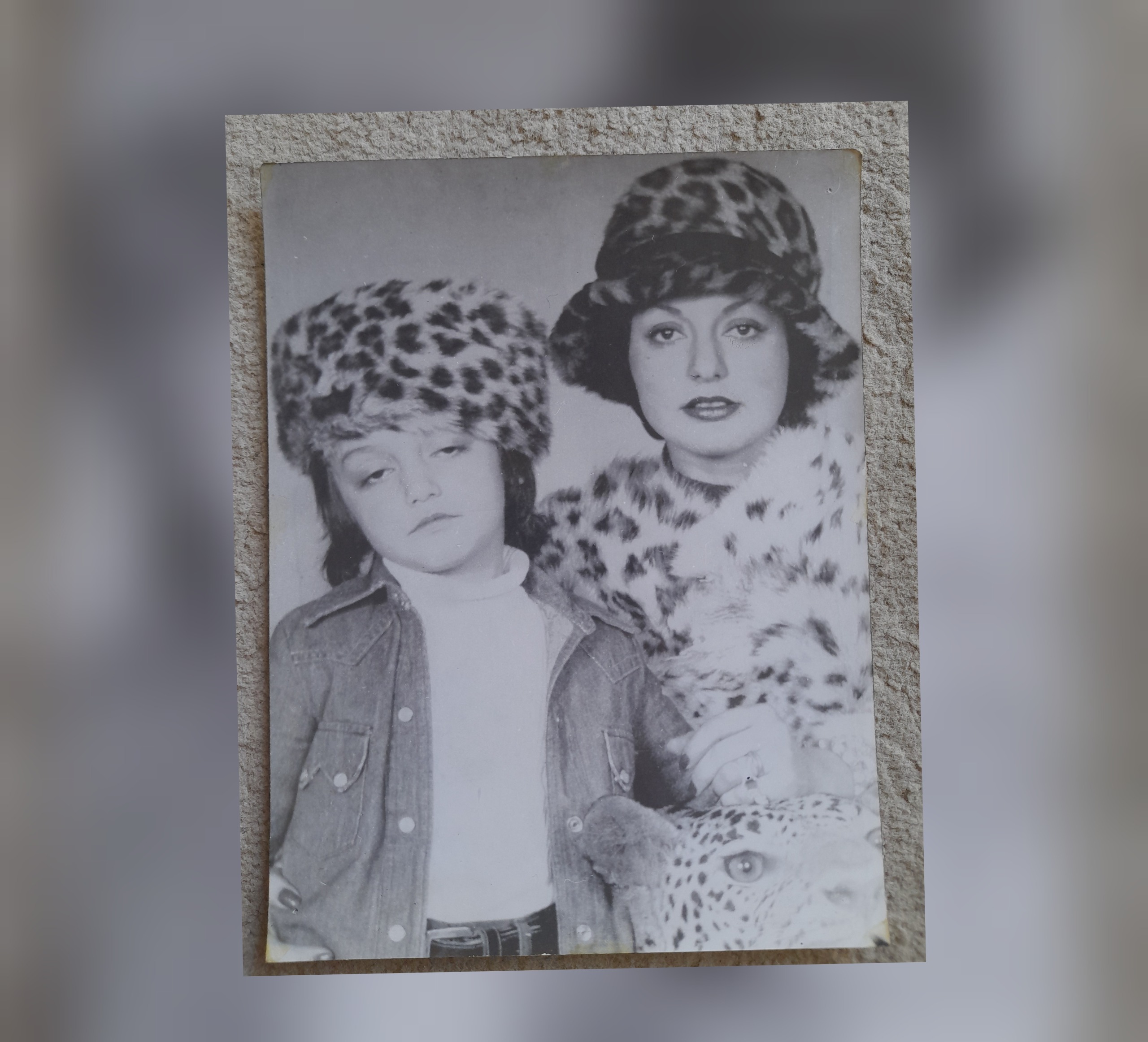عکس گوگوش (مقوایی)