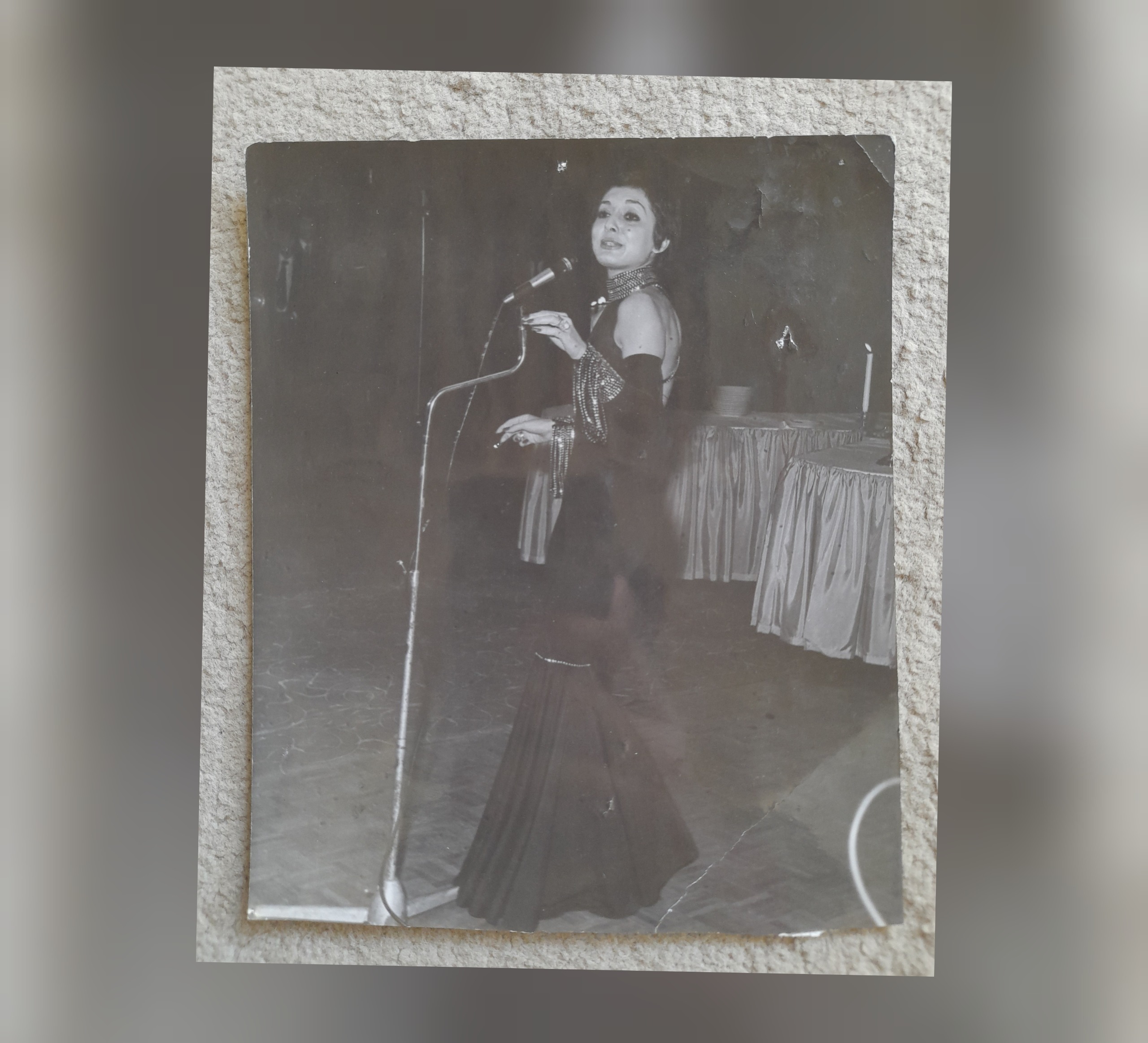 عکس گوگوش (مقوایی)