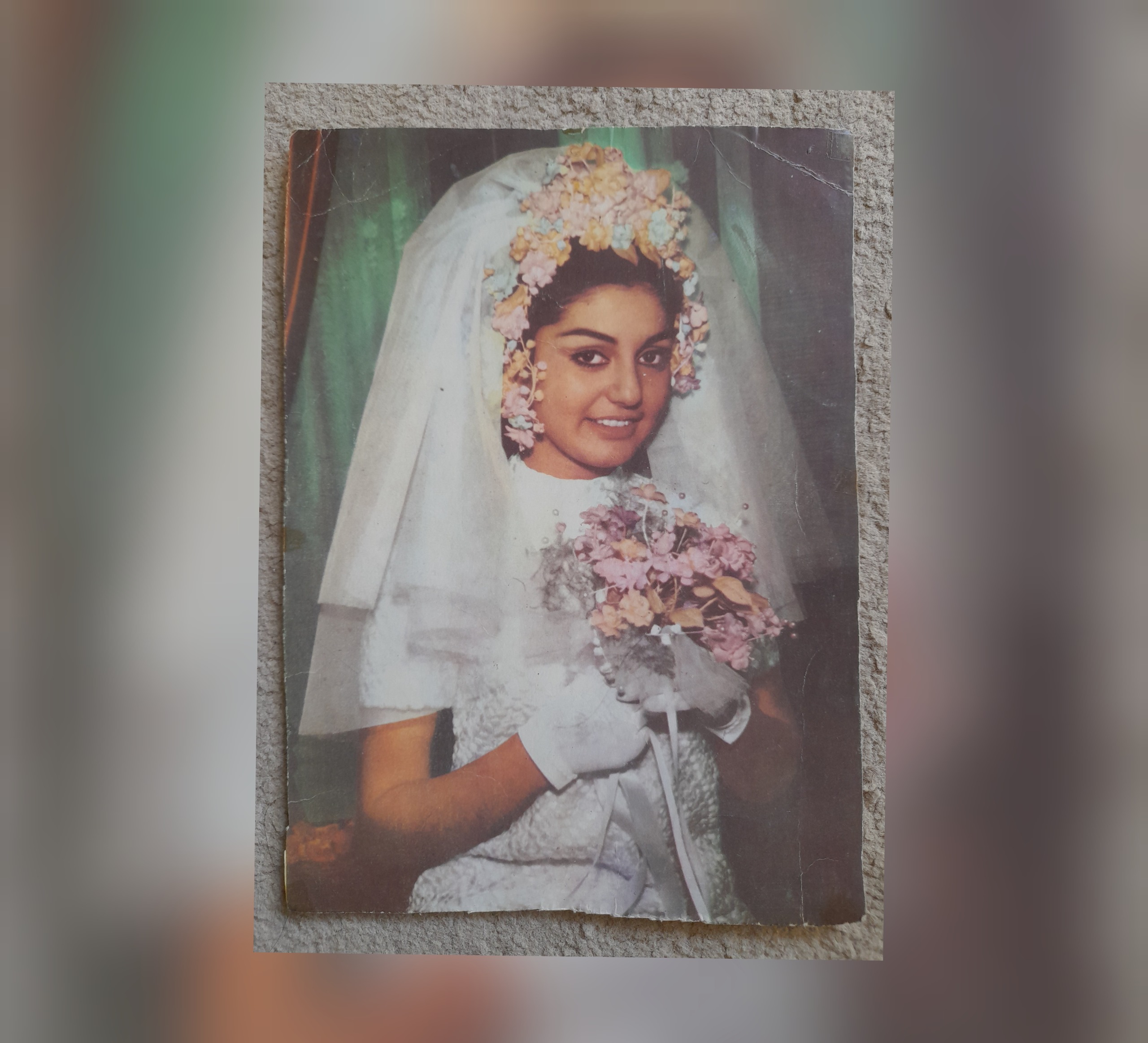 عکس گوگوش (مقوایی)