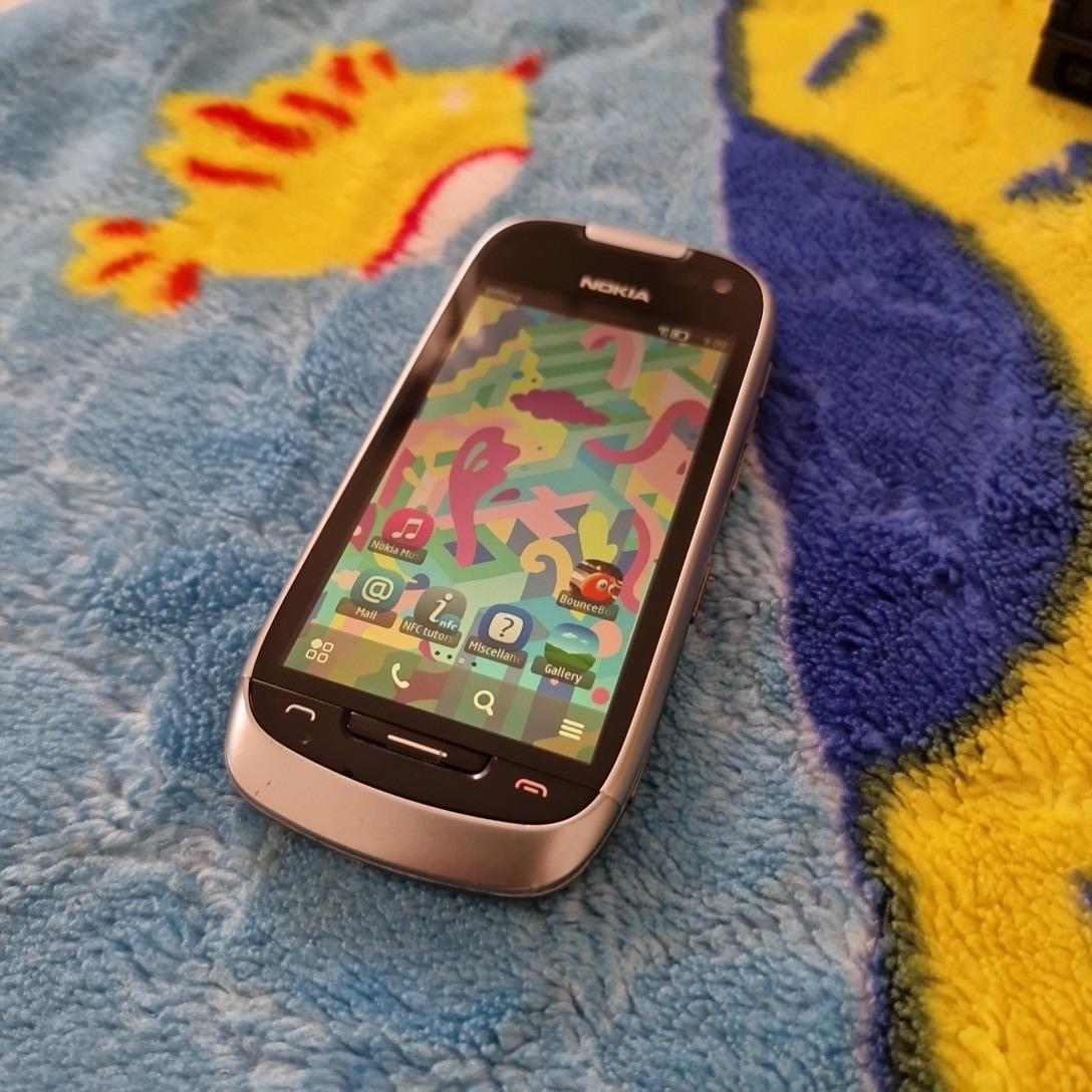 گوشی نوکیا مدل 701 در حد نو