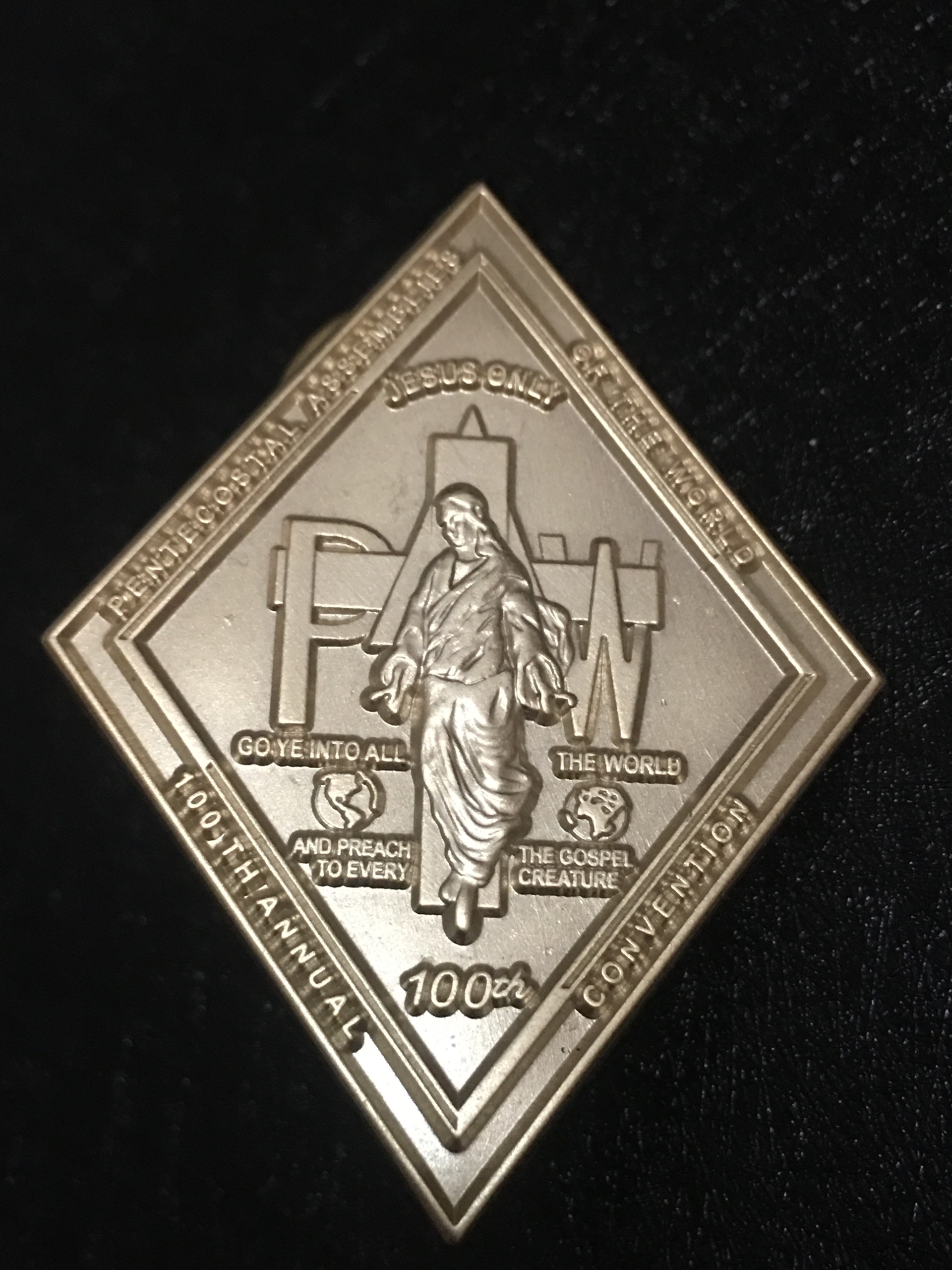 بج طلایی رنگ زیبا