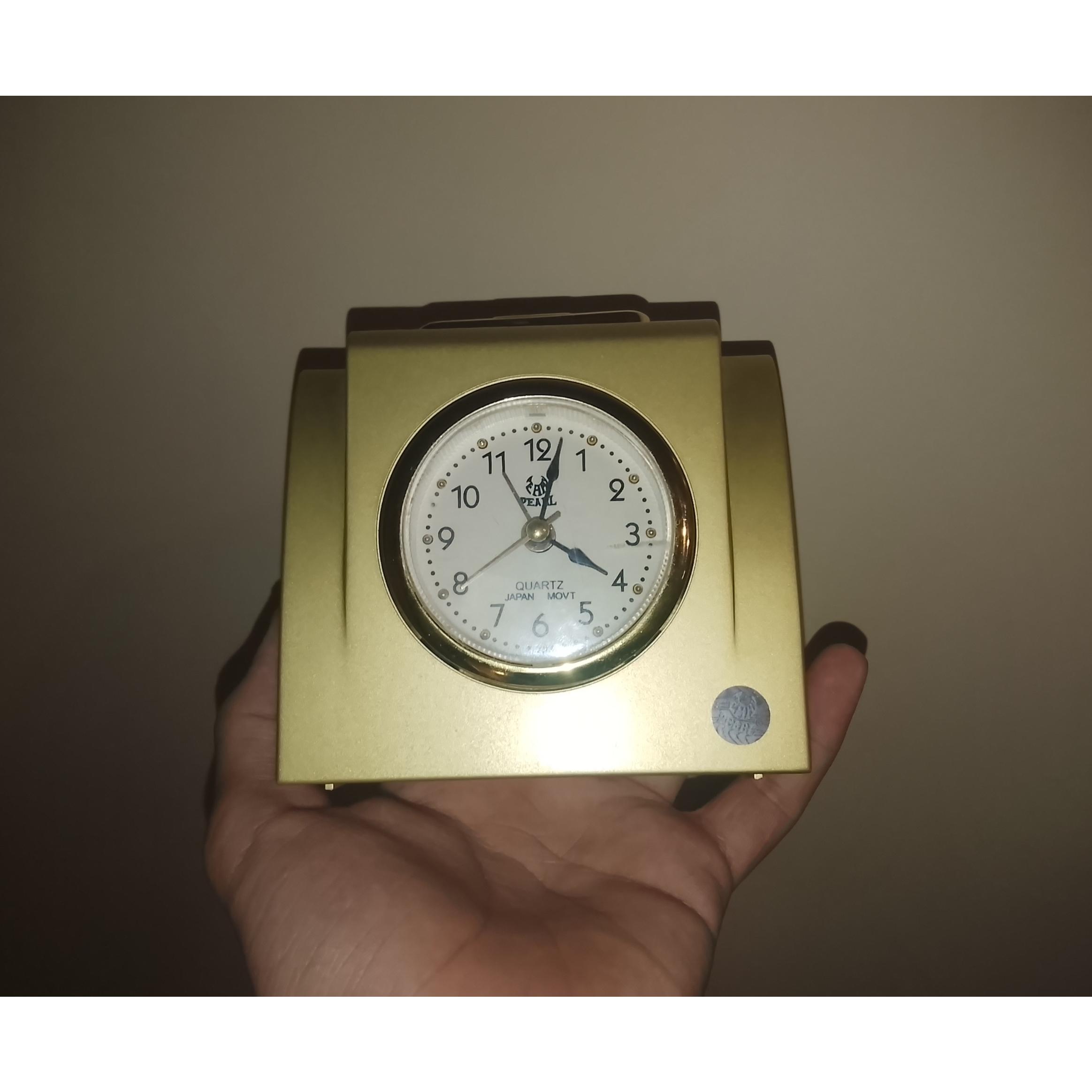 ساعت قدیمی ده شصت