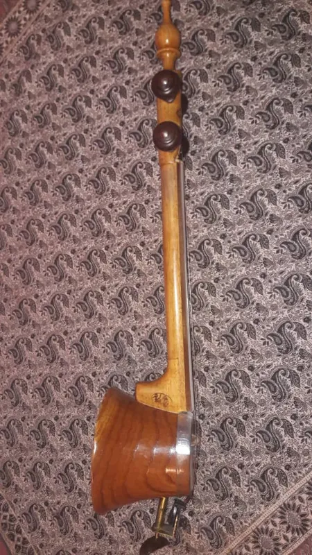 کمانچه پشت باز قدیمی دومهر کولیوند آرشه خورده