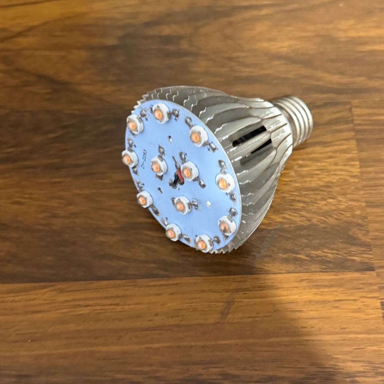 لامپ بنفش مادوم فرا بنفش