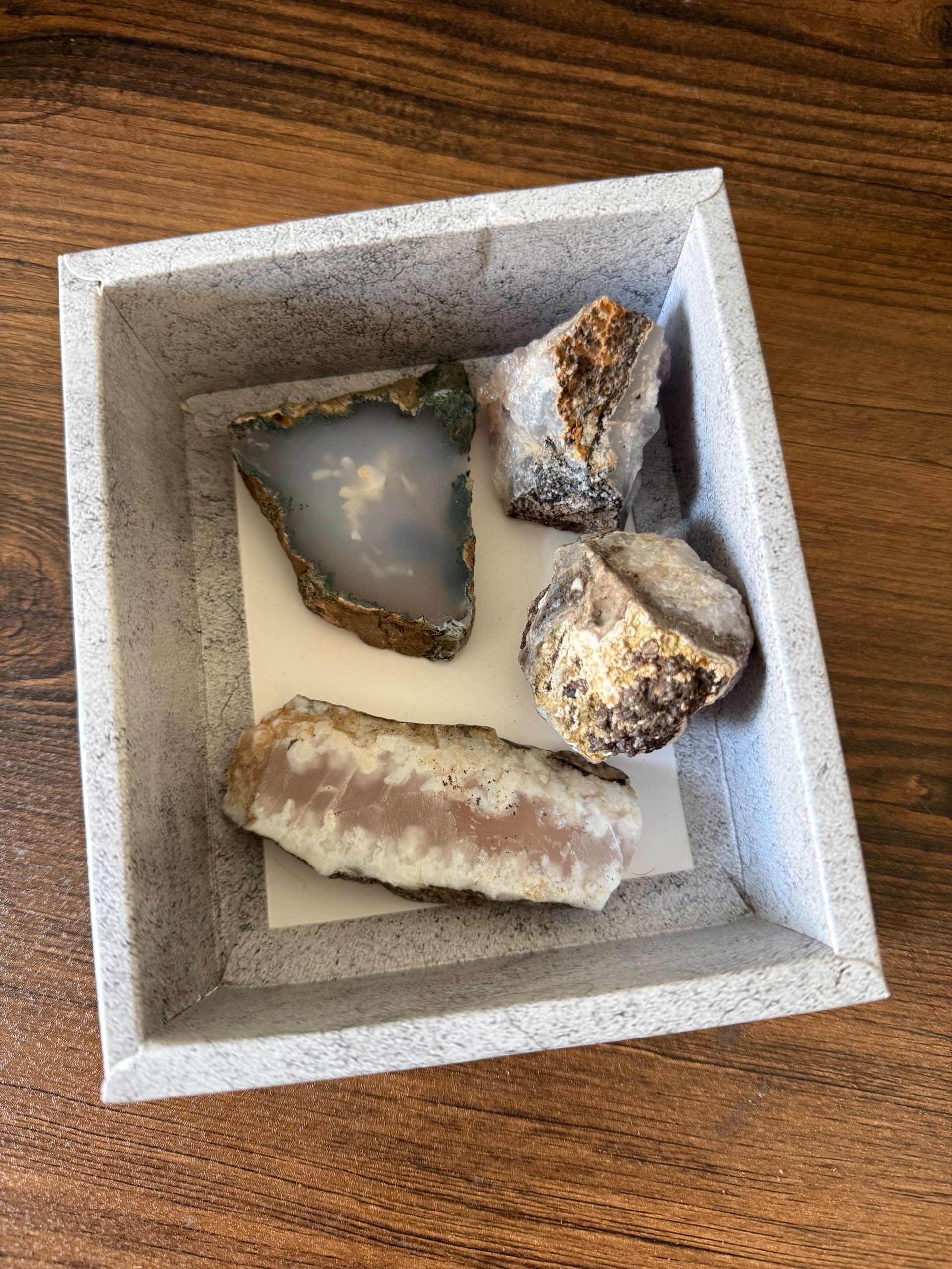 سنگ کلکسیونی همراه جعبه