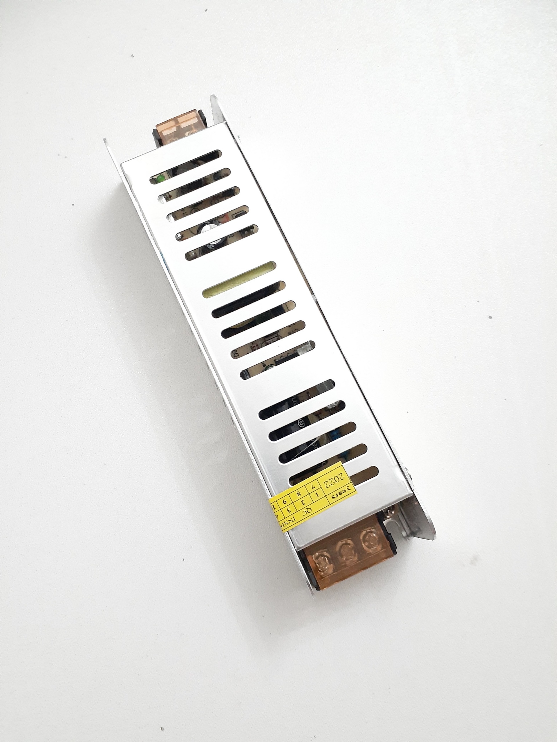 تغذیه سوئیچینگ 12 ولت 5 آمپر