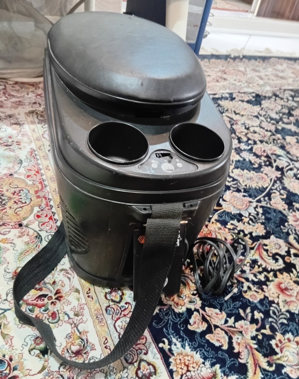 یخچال خودرو بلک اند دکر (نیاز به سرویس)