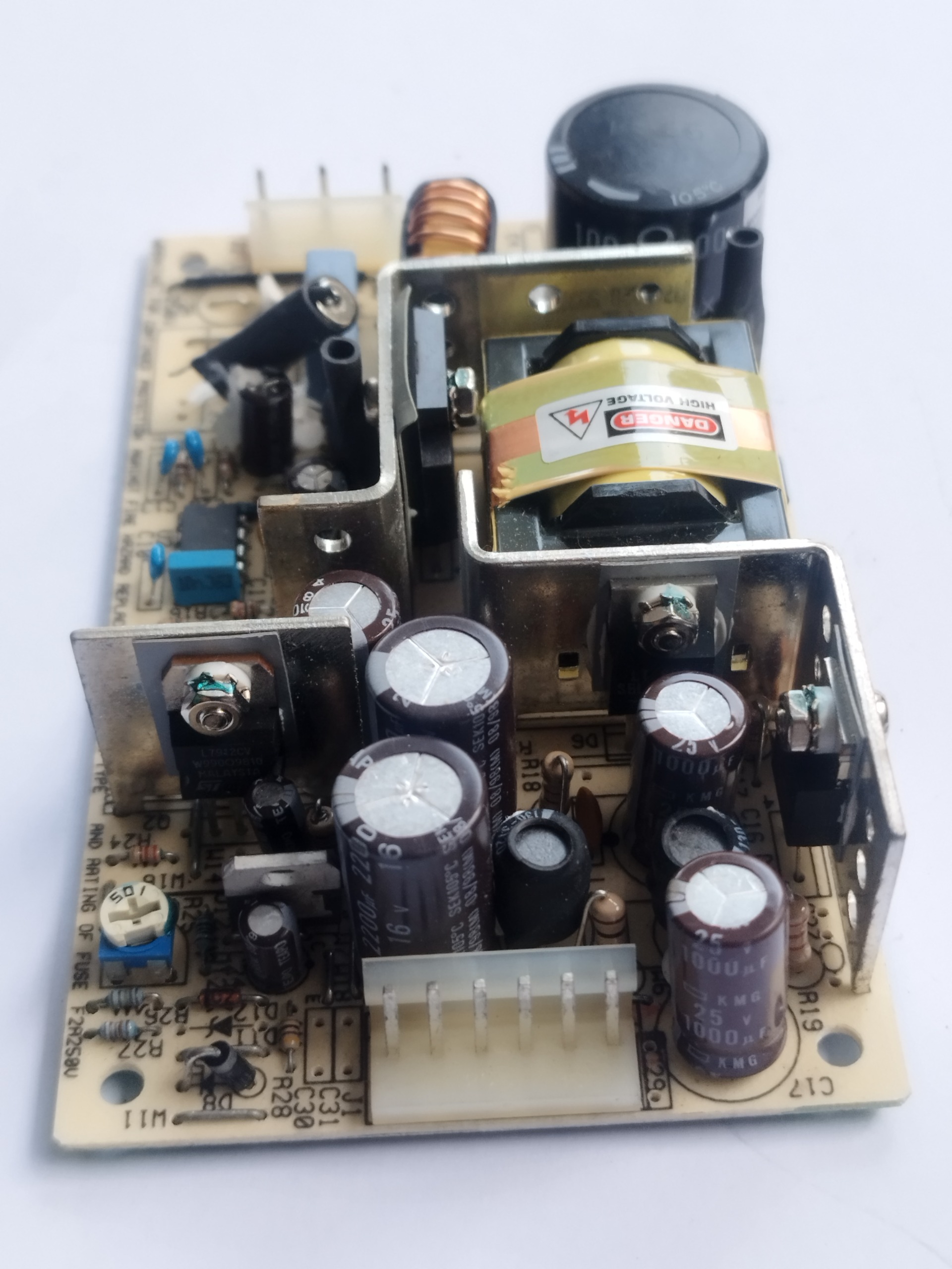 کانورتر آمریکایی  5v/3A ,12v//2A ,_12v/1.25A