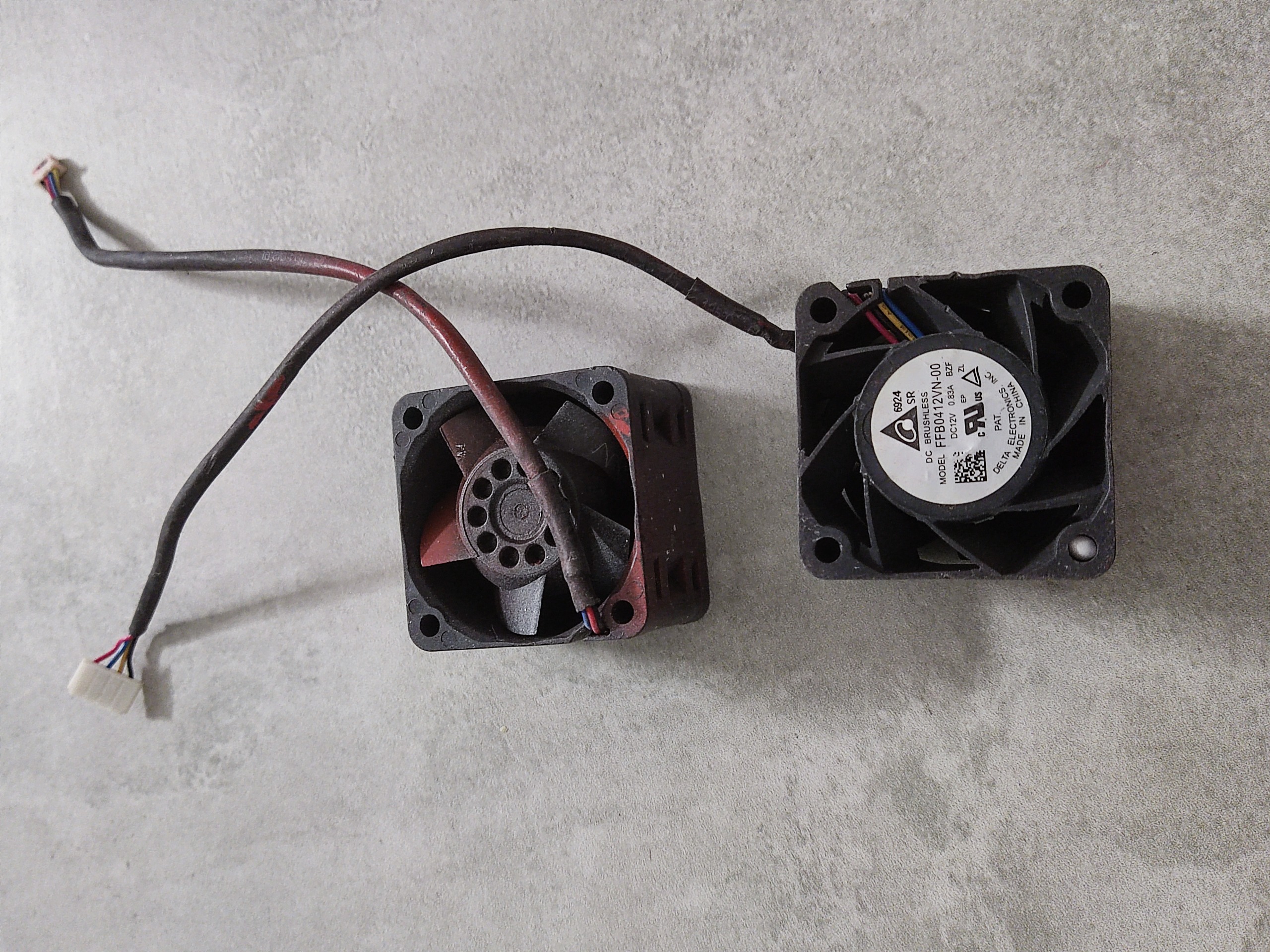 فن دلتا 0/83 آمپر 12 ولت