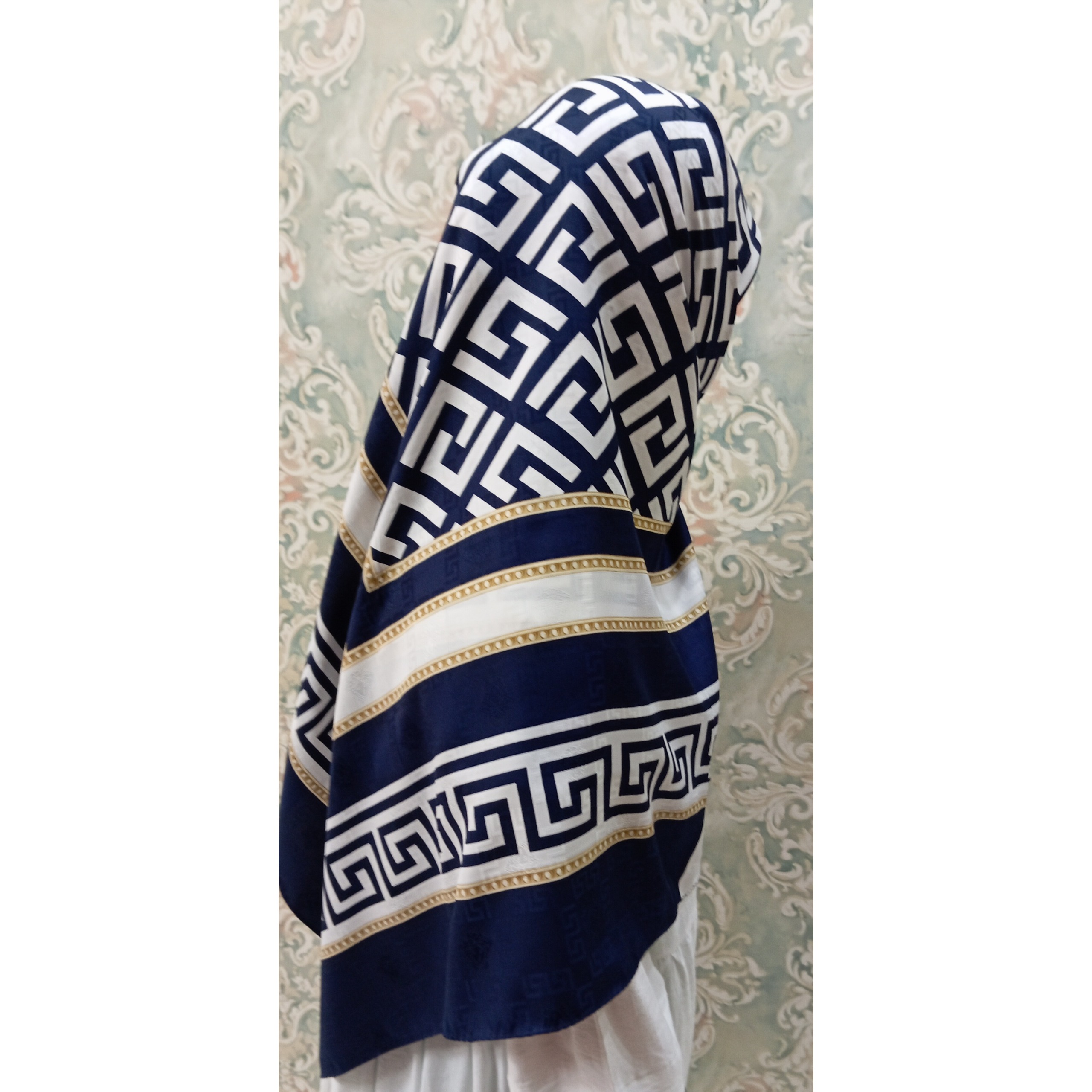 روسری ابریشم طرح ورساچه