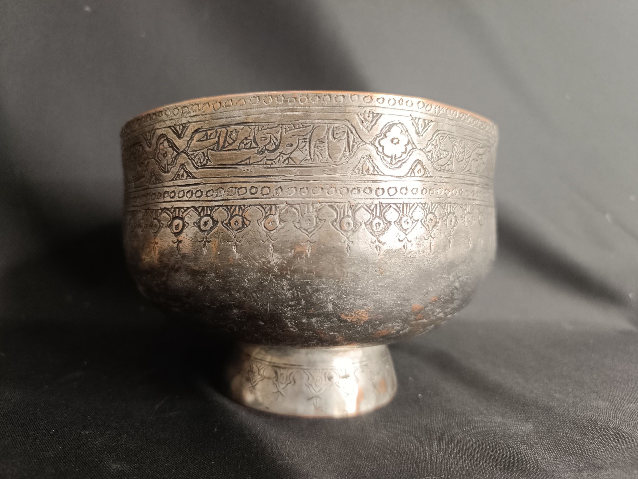 کاسه کعب دار کهنه