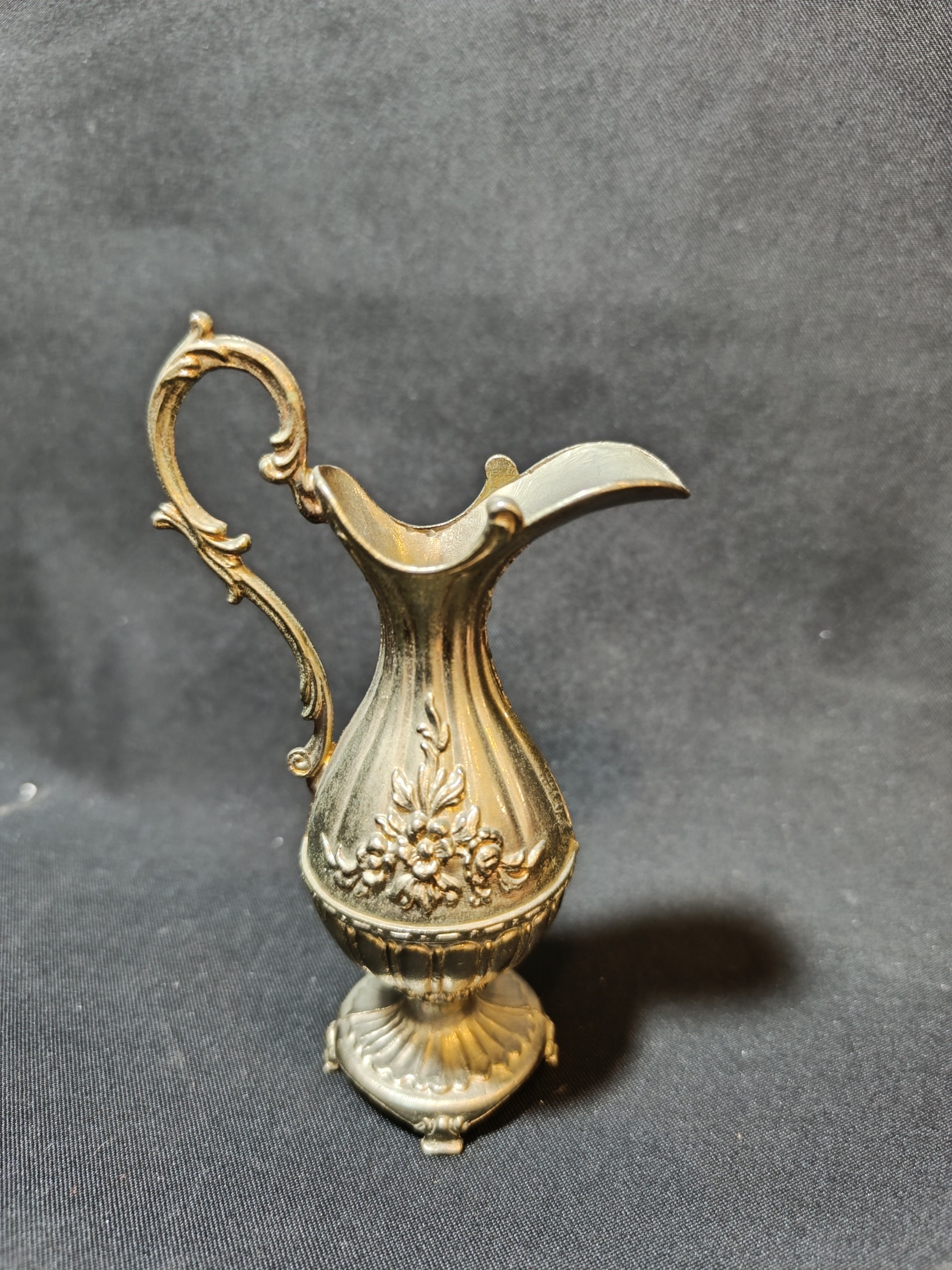 پارچ فسقلی اروپایی