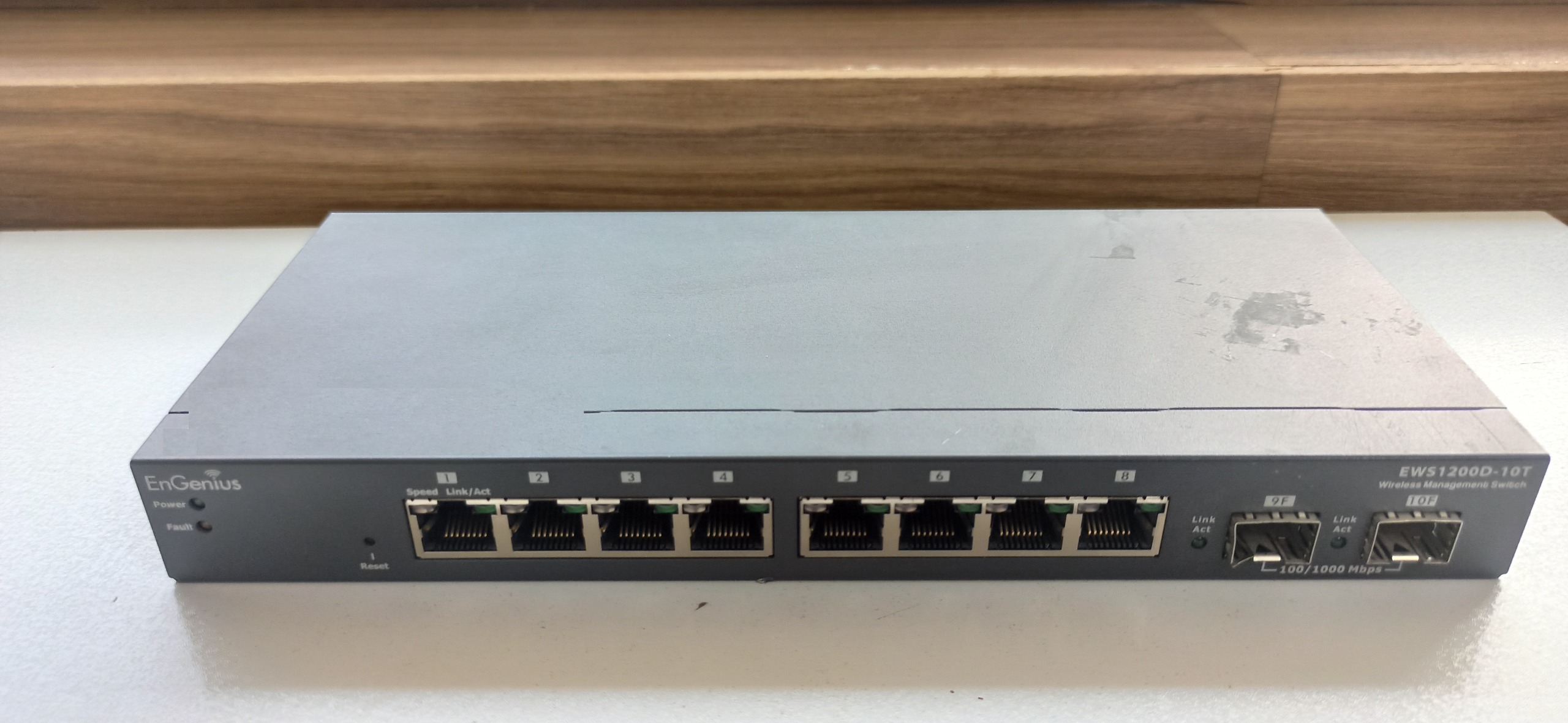 سوئیچ 8 پورت Engenius مدل EWS1200D-10T  اکسس پوینت