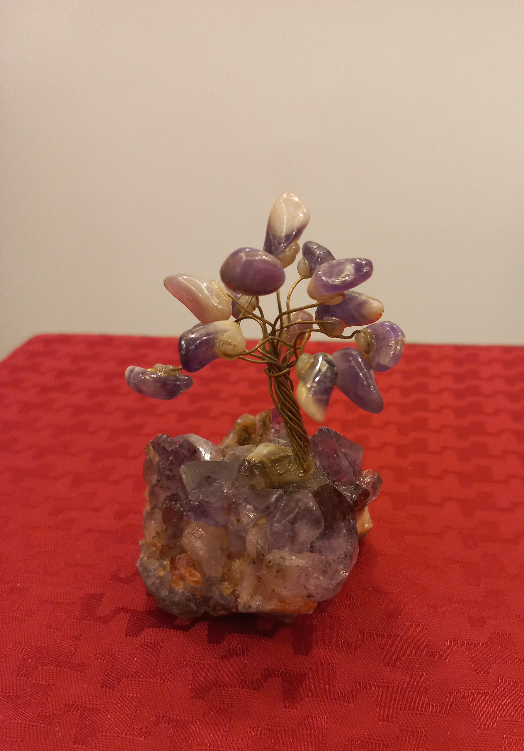 درختچه از سنگ خارجی قدیمی