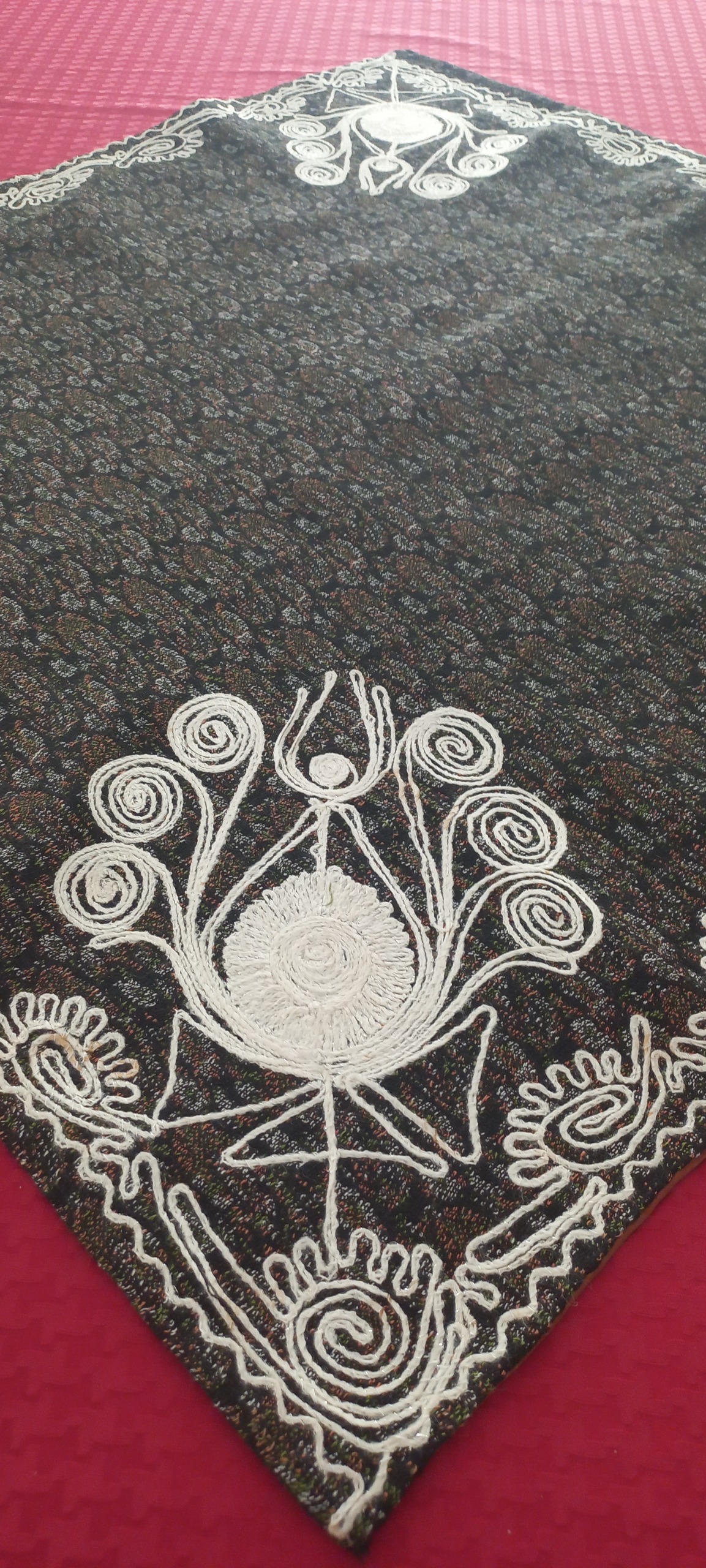 رومیزی ترمه گلدوزی