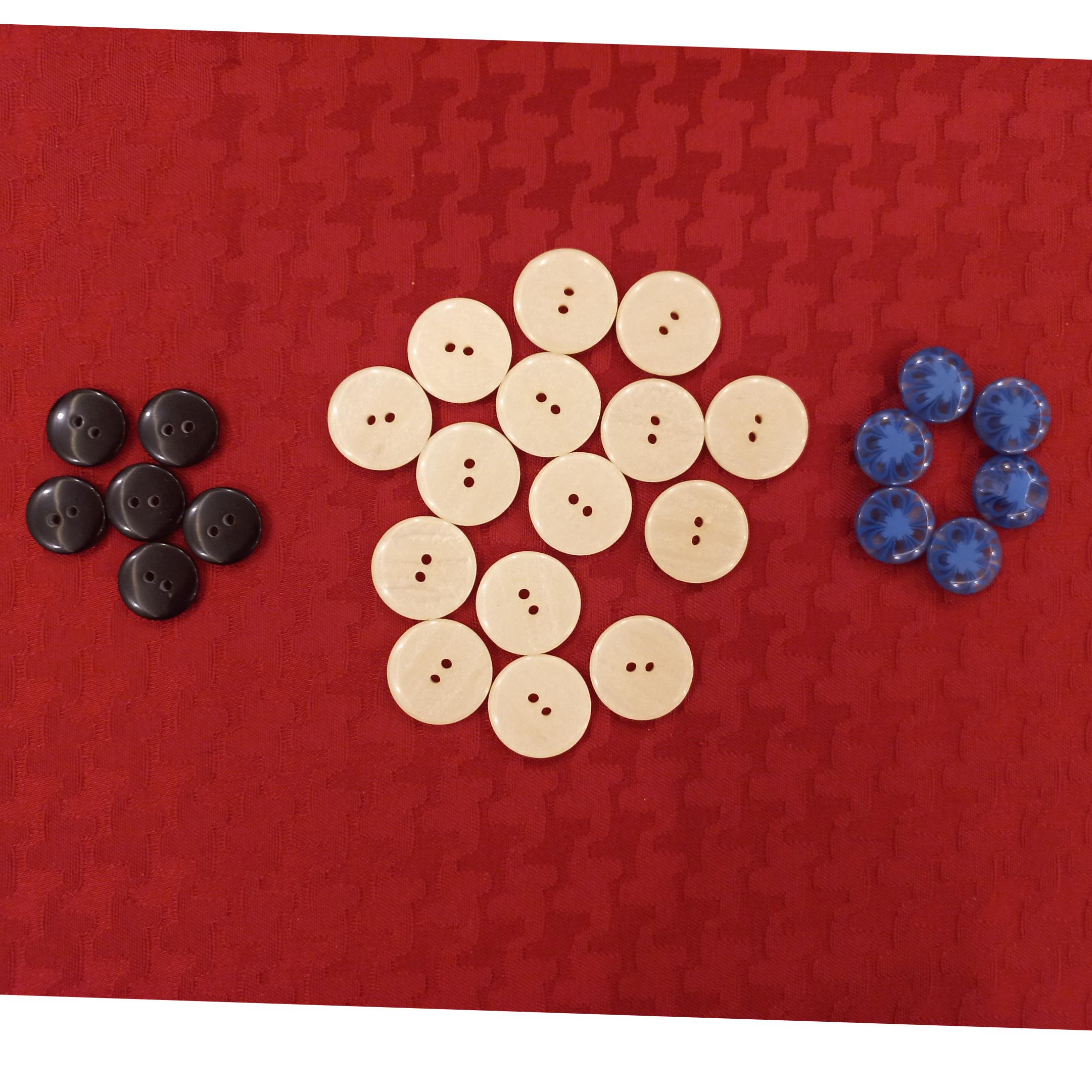 دکمه پلاستیکی قدیمی