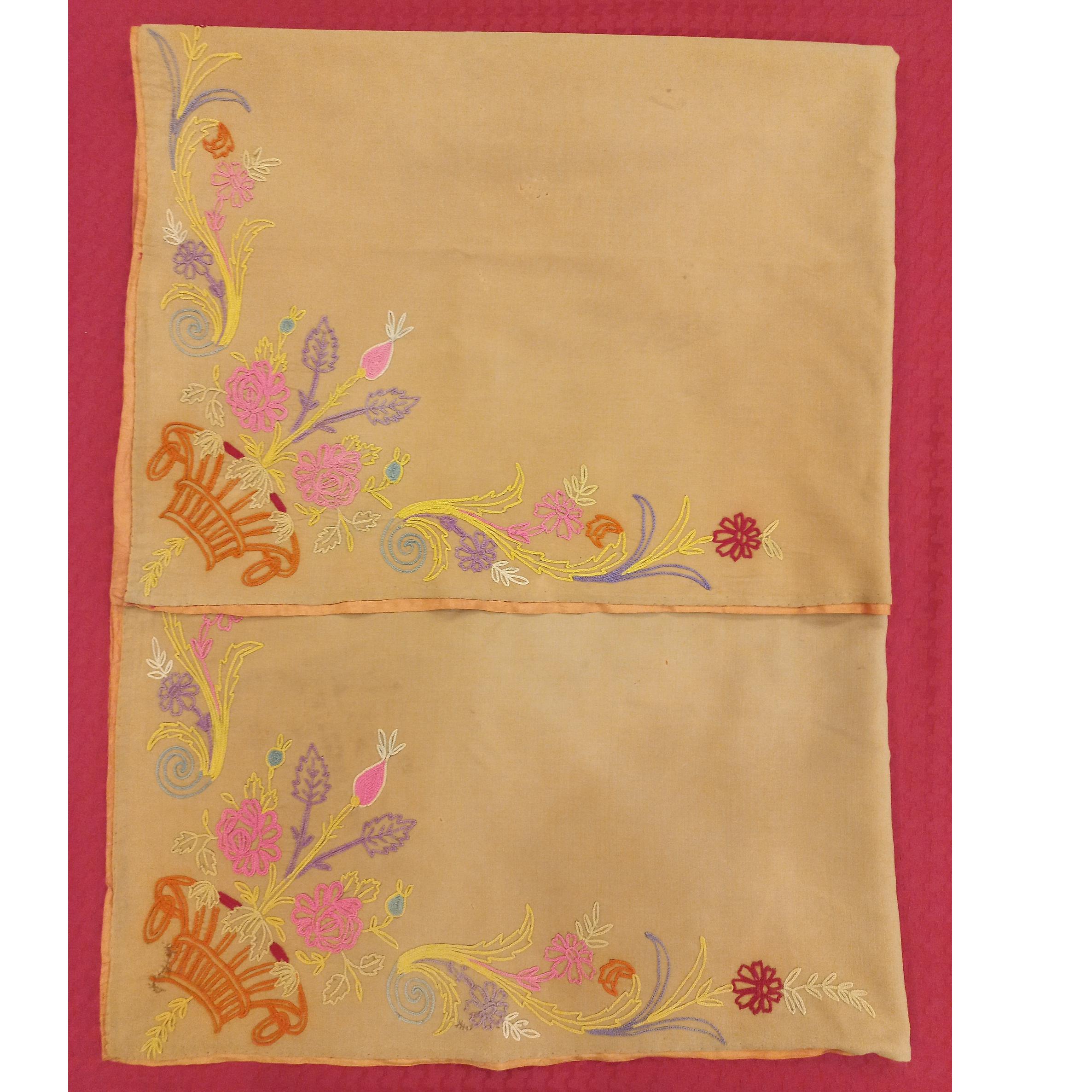 رومیزی گلدوزی قدیمی