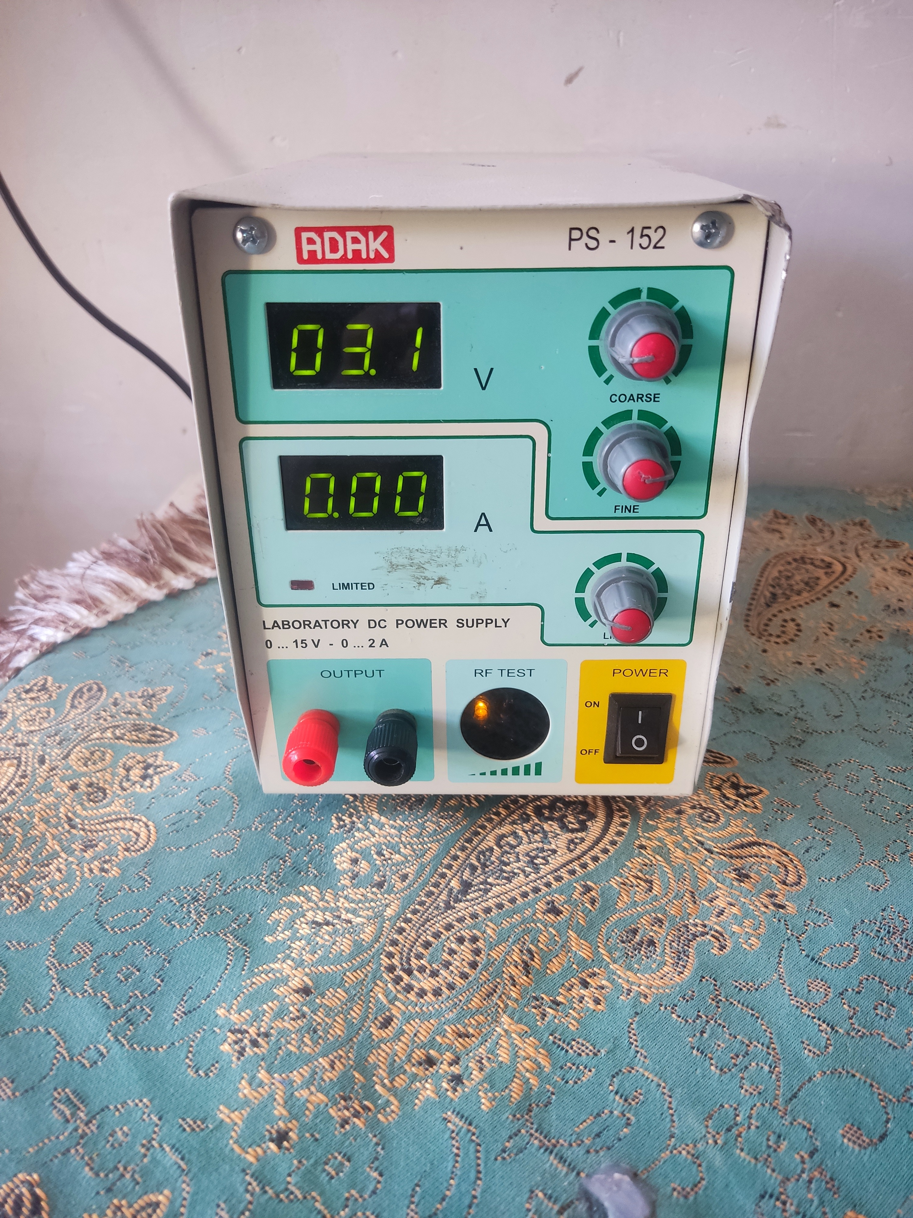 منبع تغذیه آداک