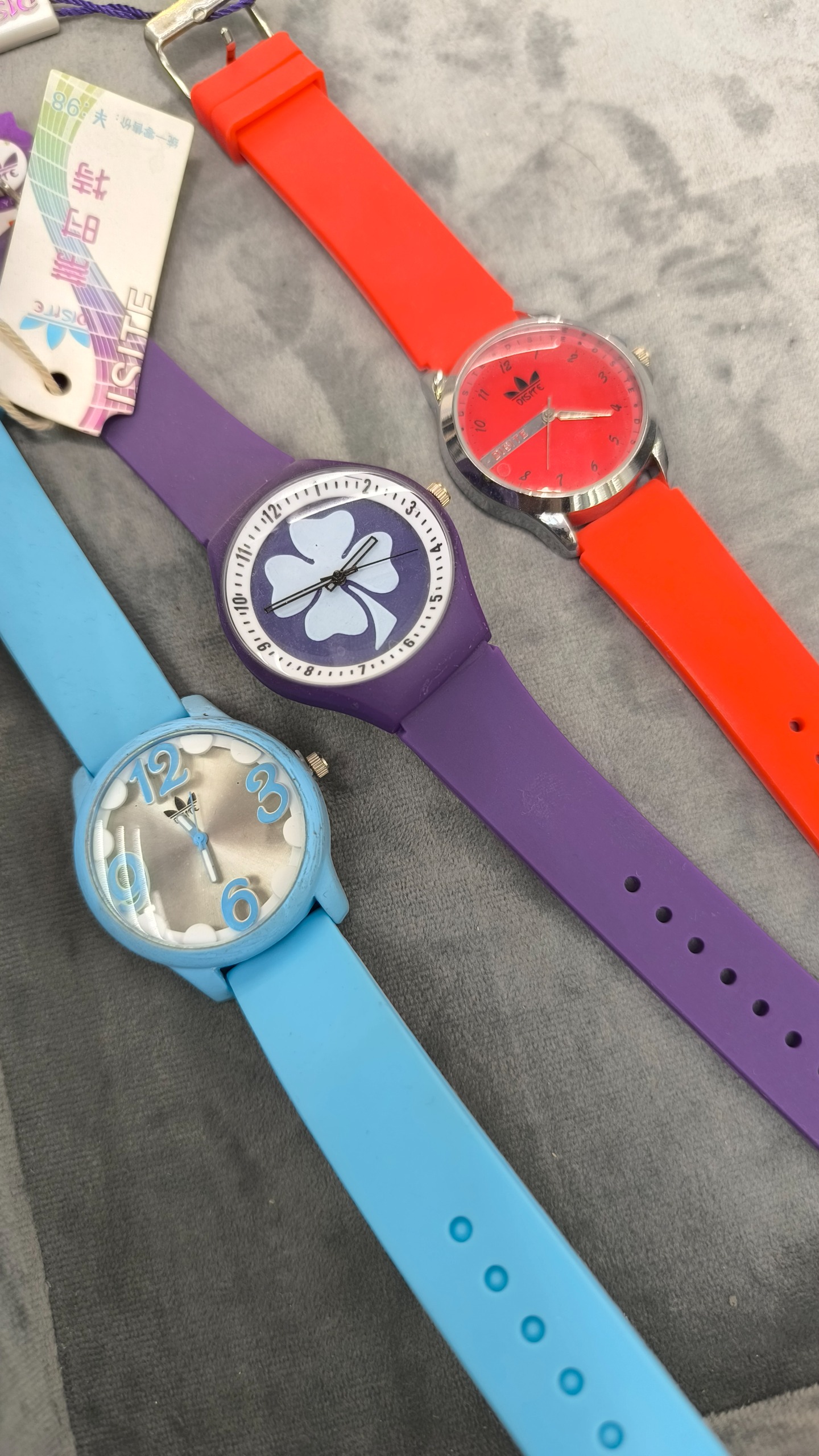 سه عدد ساعت باهم