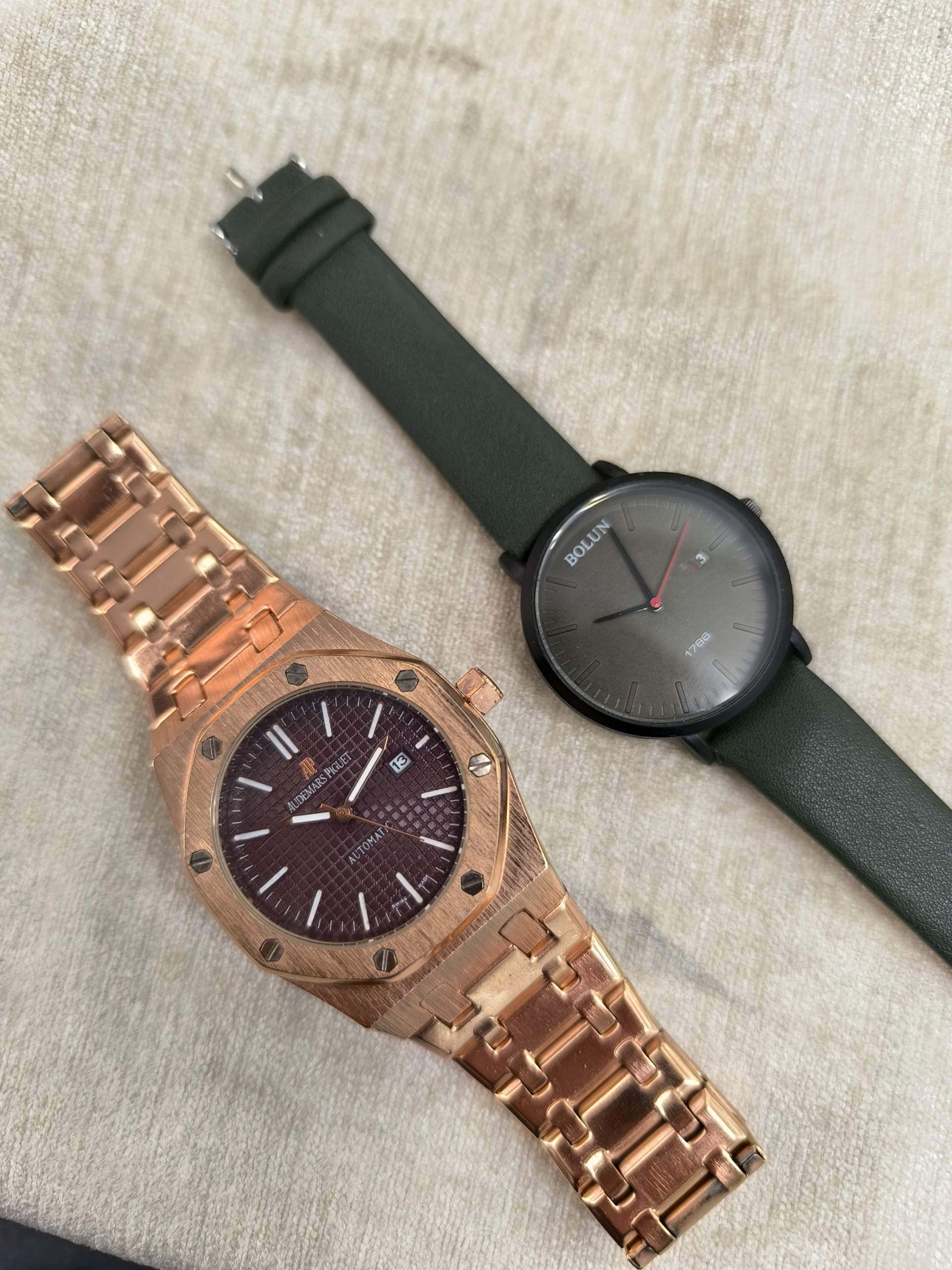 دو عدد ساعت باهم