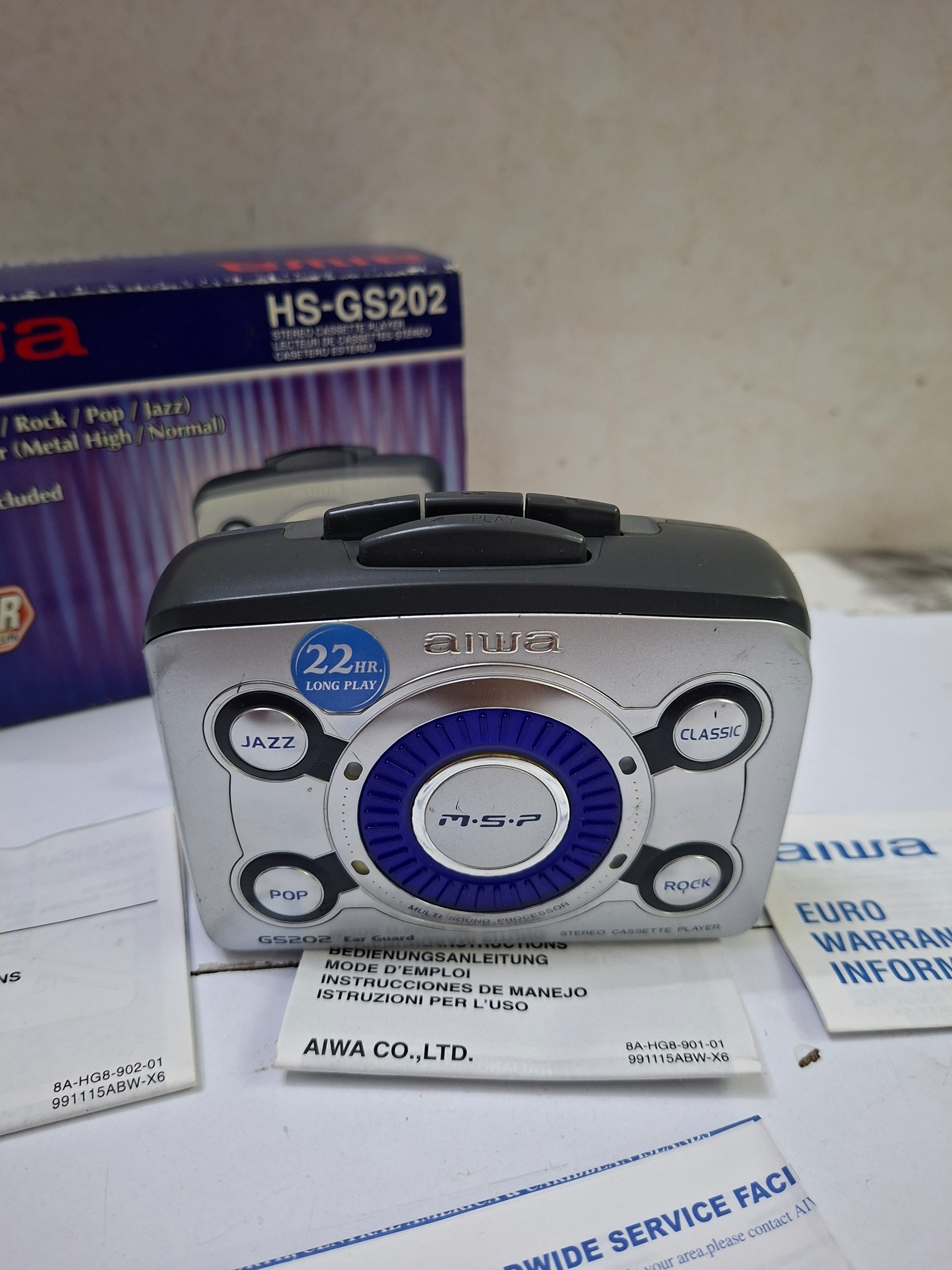 واکمن آیوا همراه کارتون