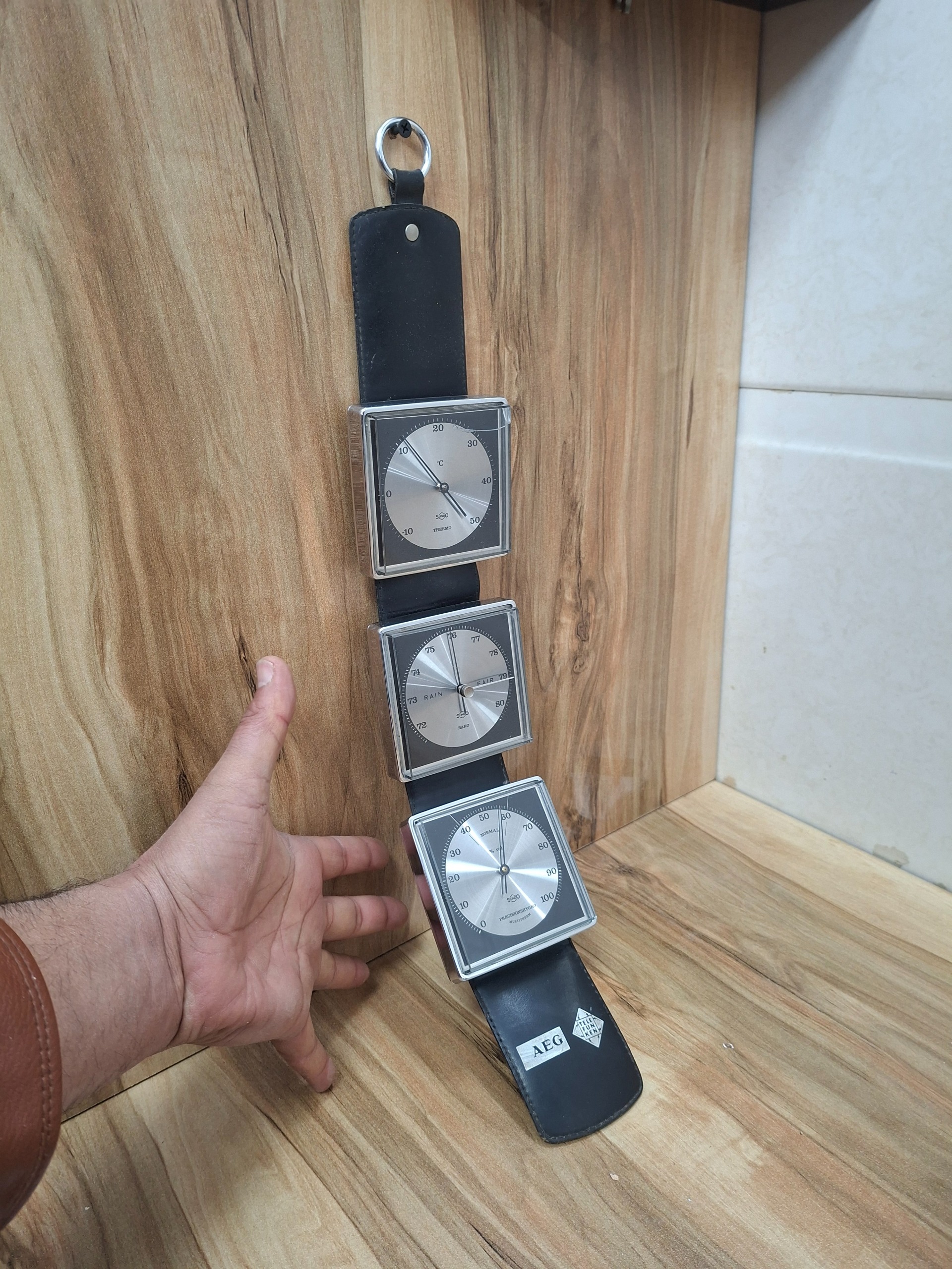 دماسنج سه کاره دیواری قدیمی