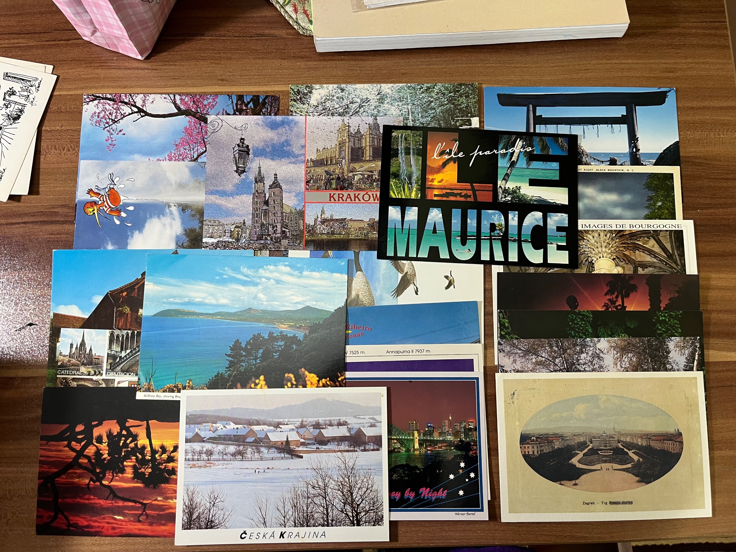 مجموعه 20  کارت پستال های قدیمی دو عدد هدیه