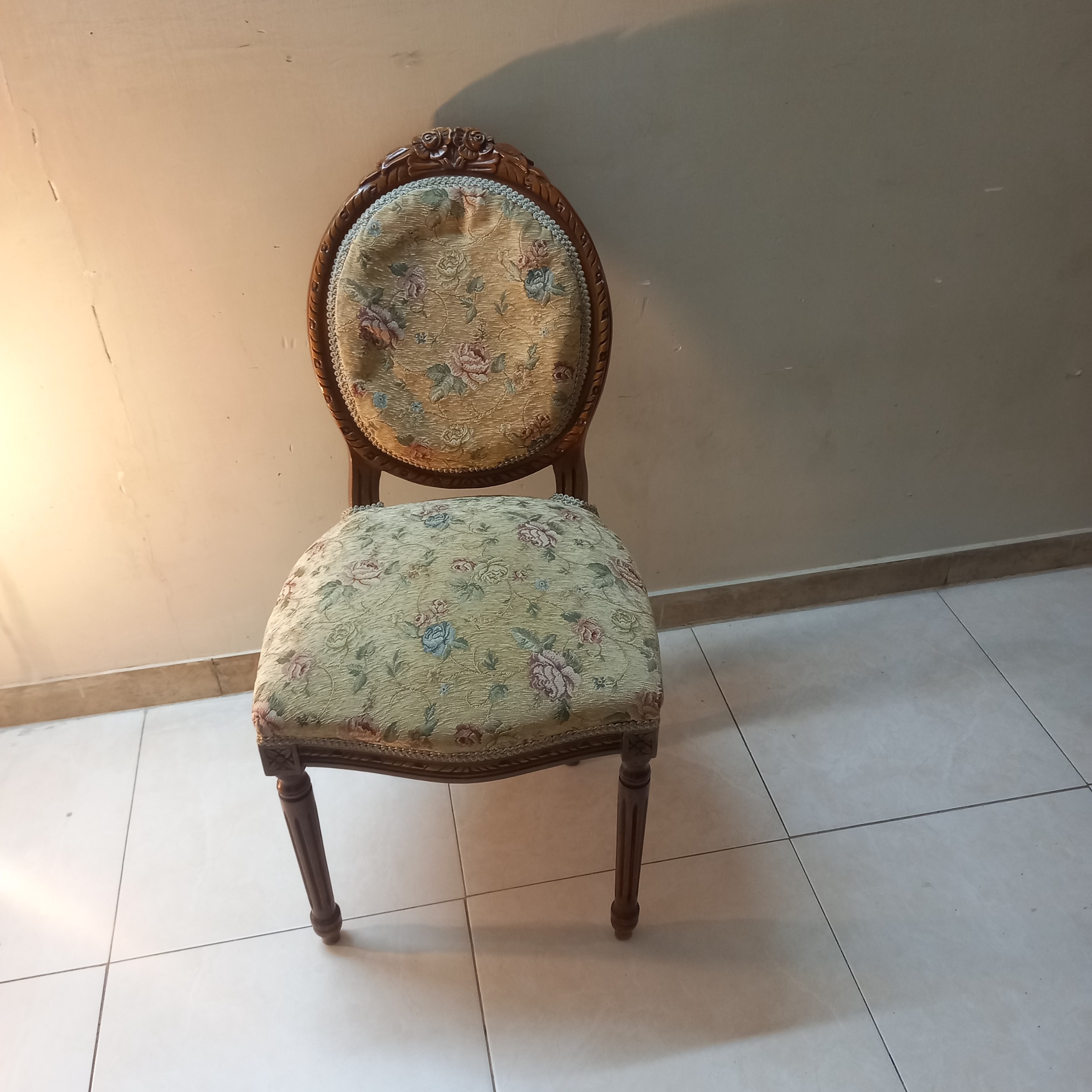 صندلی مبل قدیمی