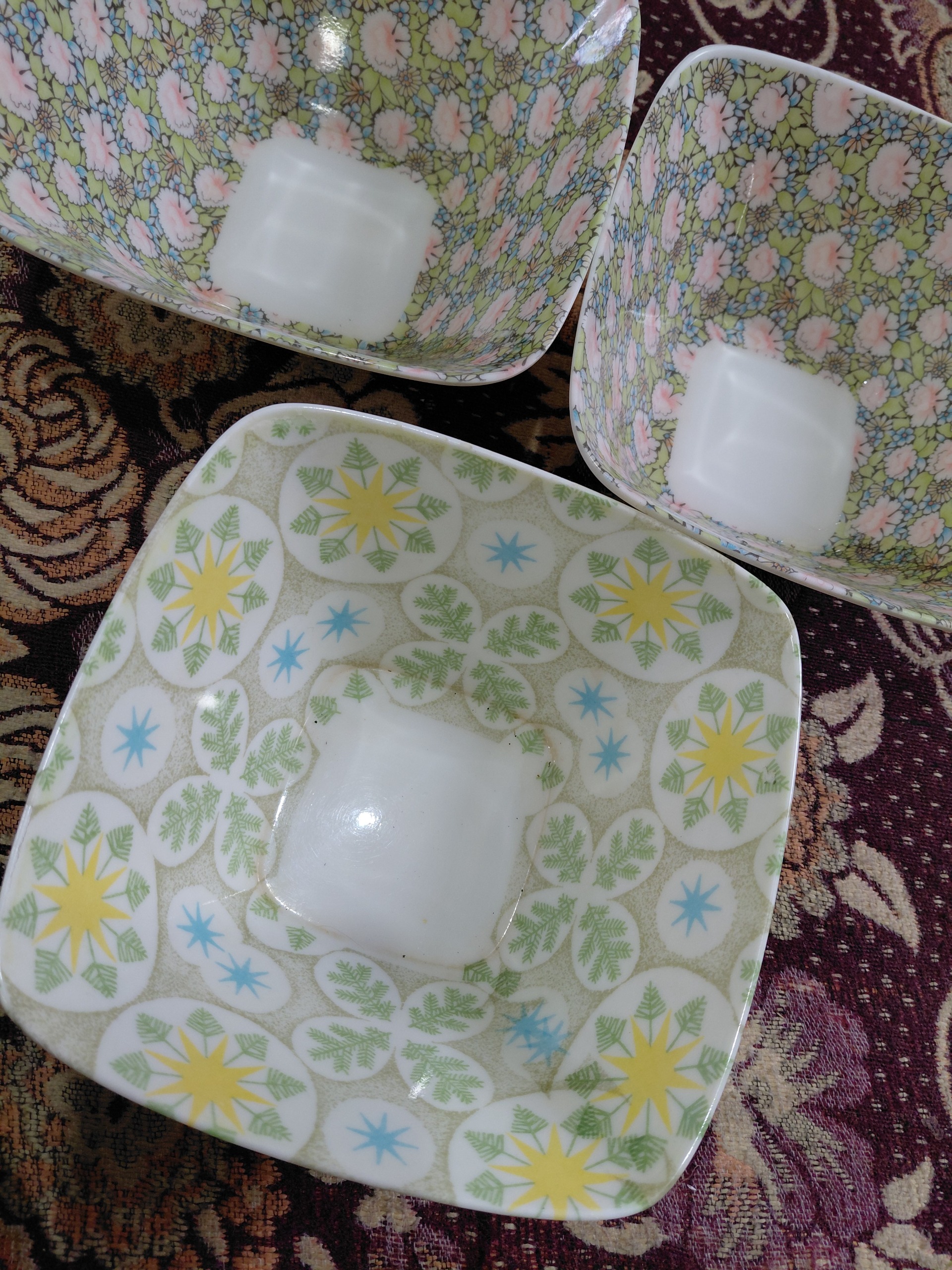 سه عدد کاسه مربعی شکل ملامینی