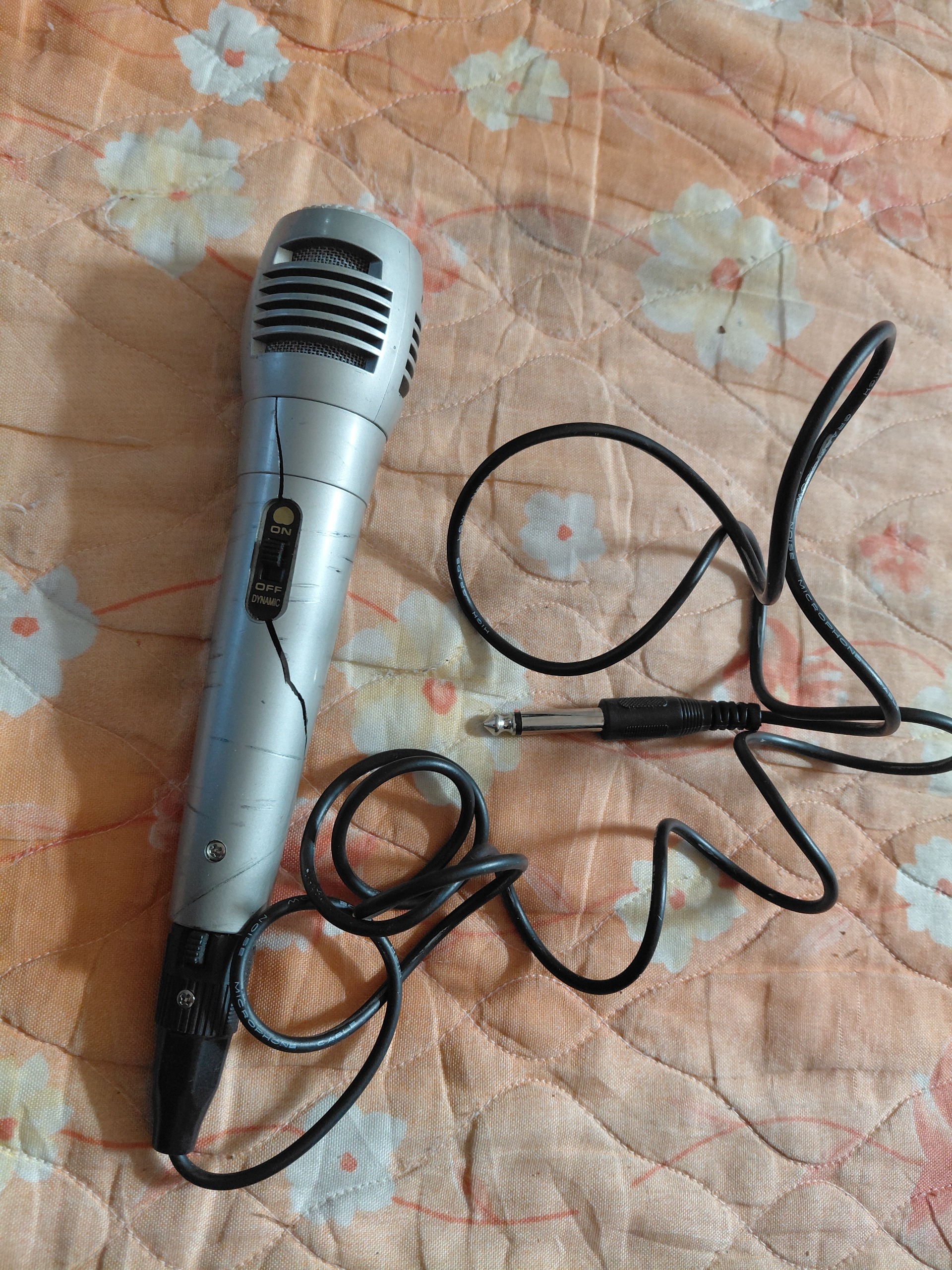 میکروفون تست نشده شکستگی دارد