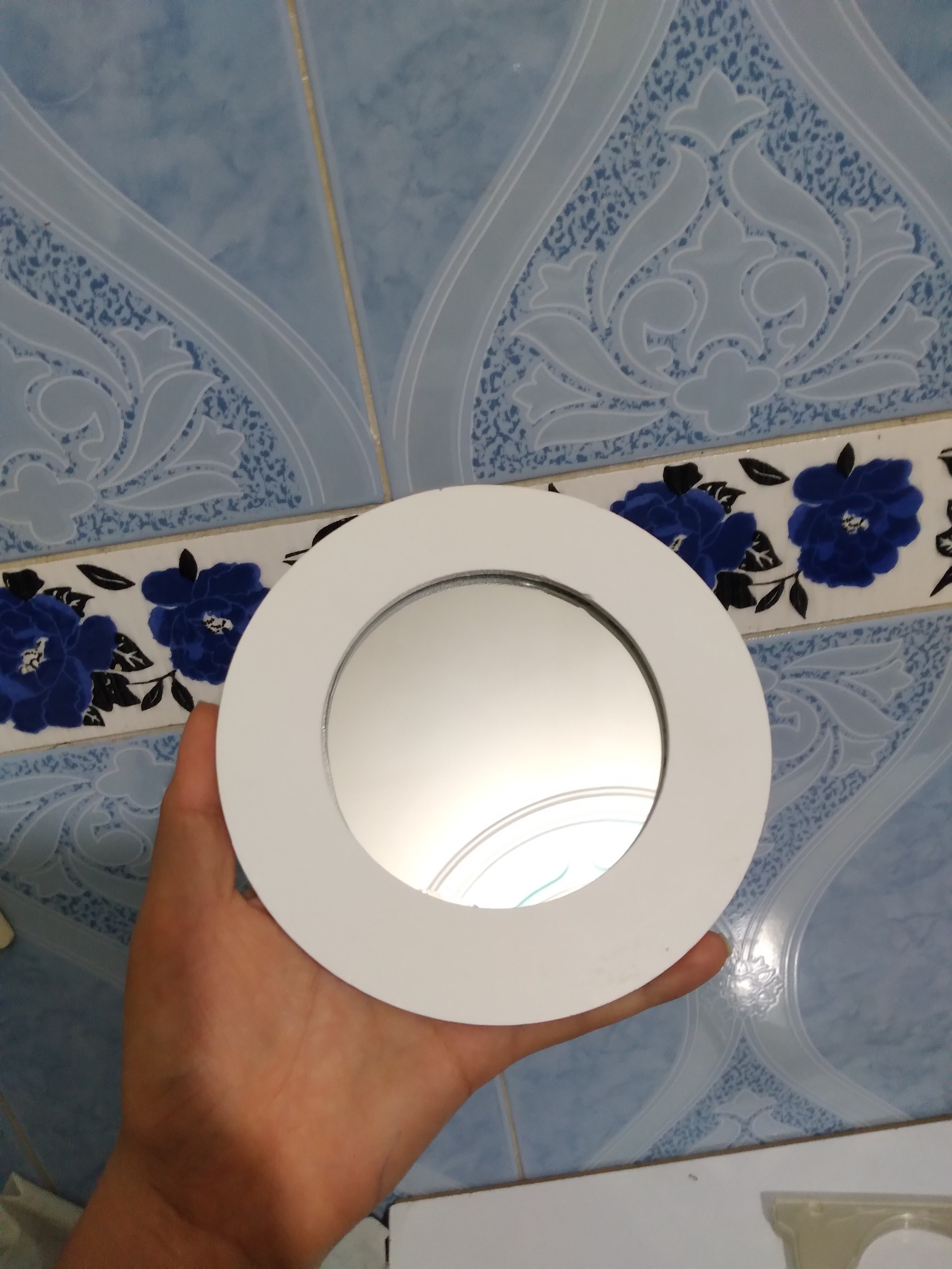 آینه دایره ای شکل بسیار زیبا