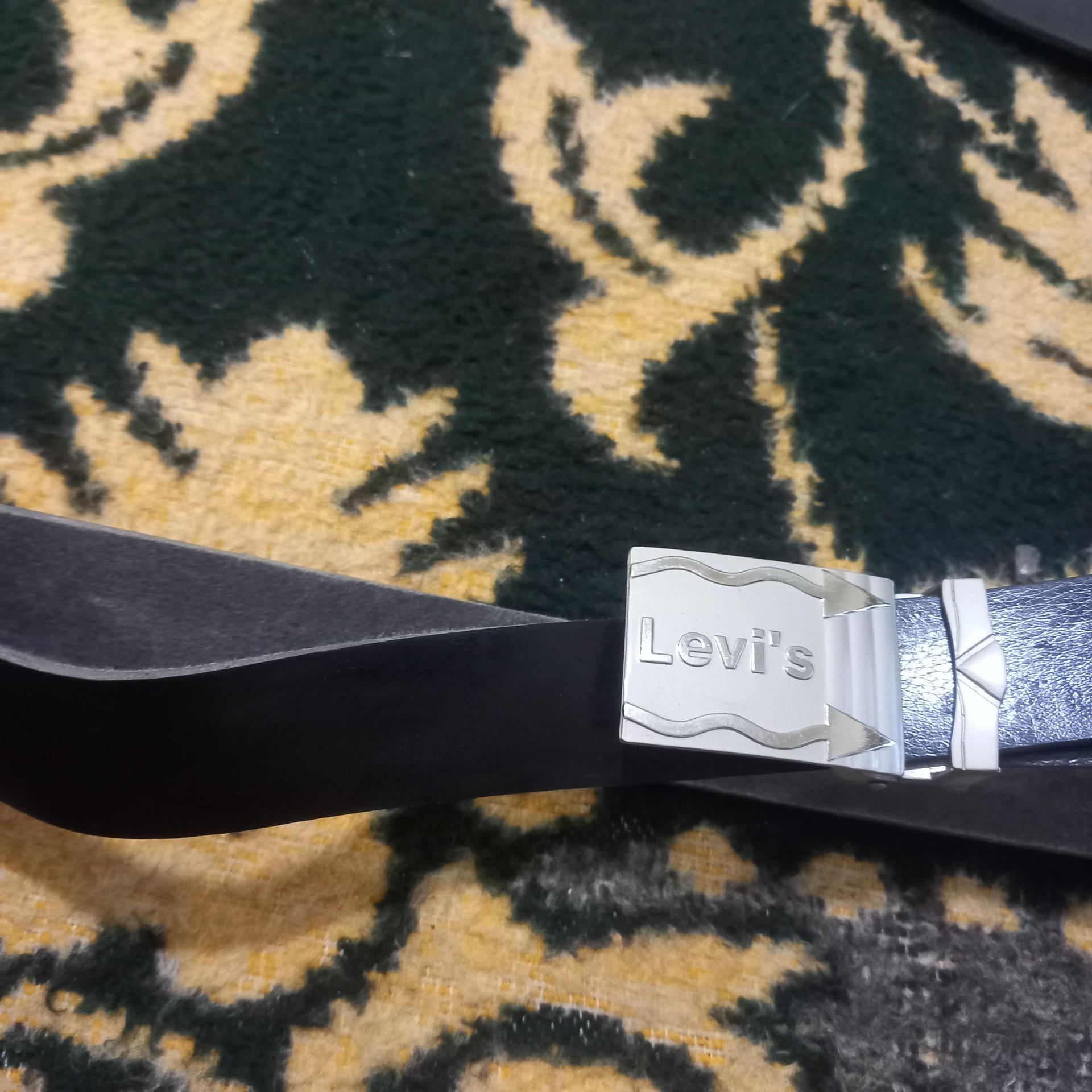 کمربند مردانه سگکlevis