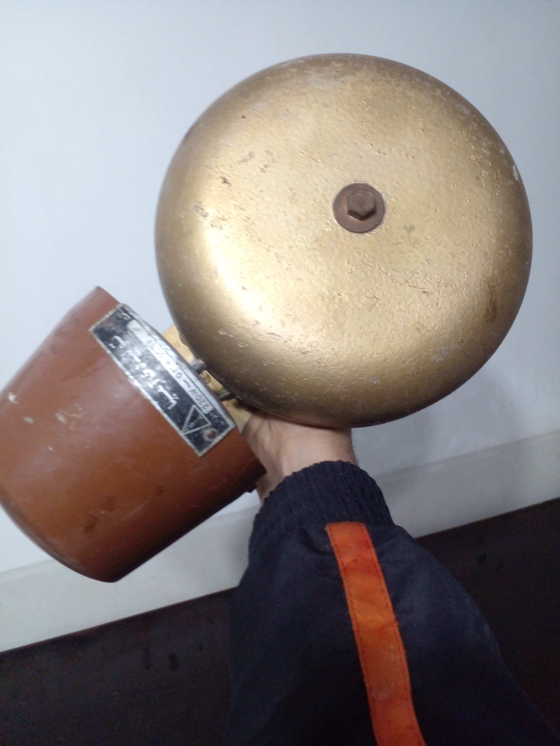 زنگ مدرسه قدیمی