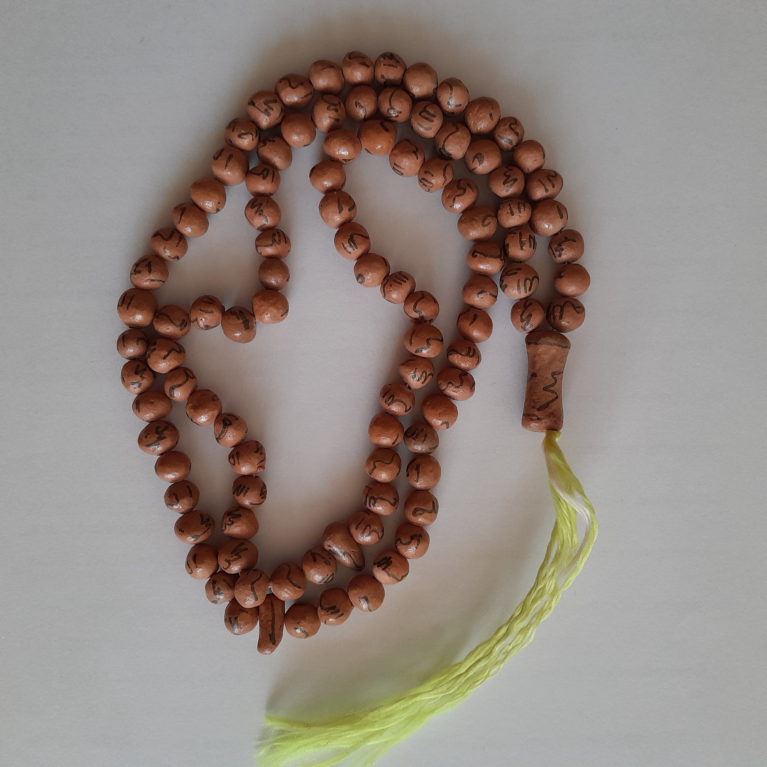 تسبیح گلی قدیمی