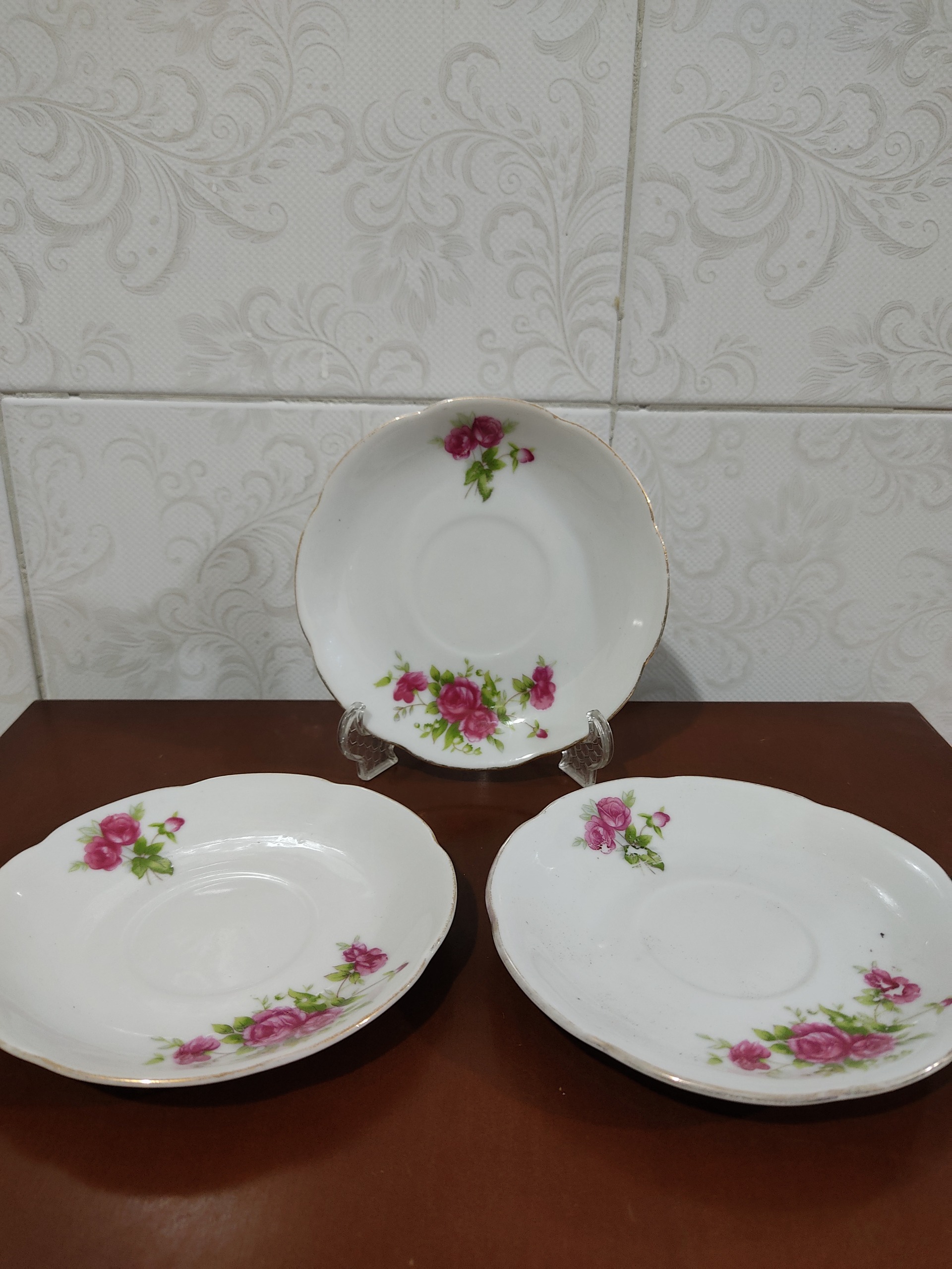 سه عدد نعلبکی کاغذی گلسرخ ژاپن