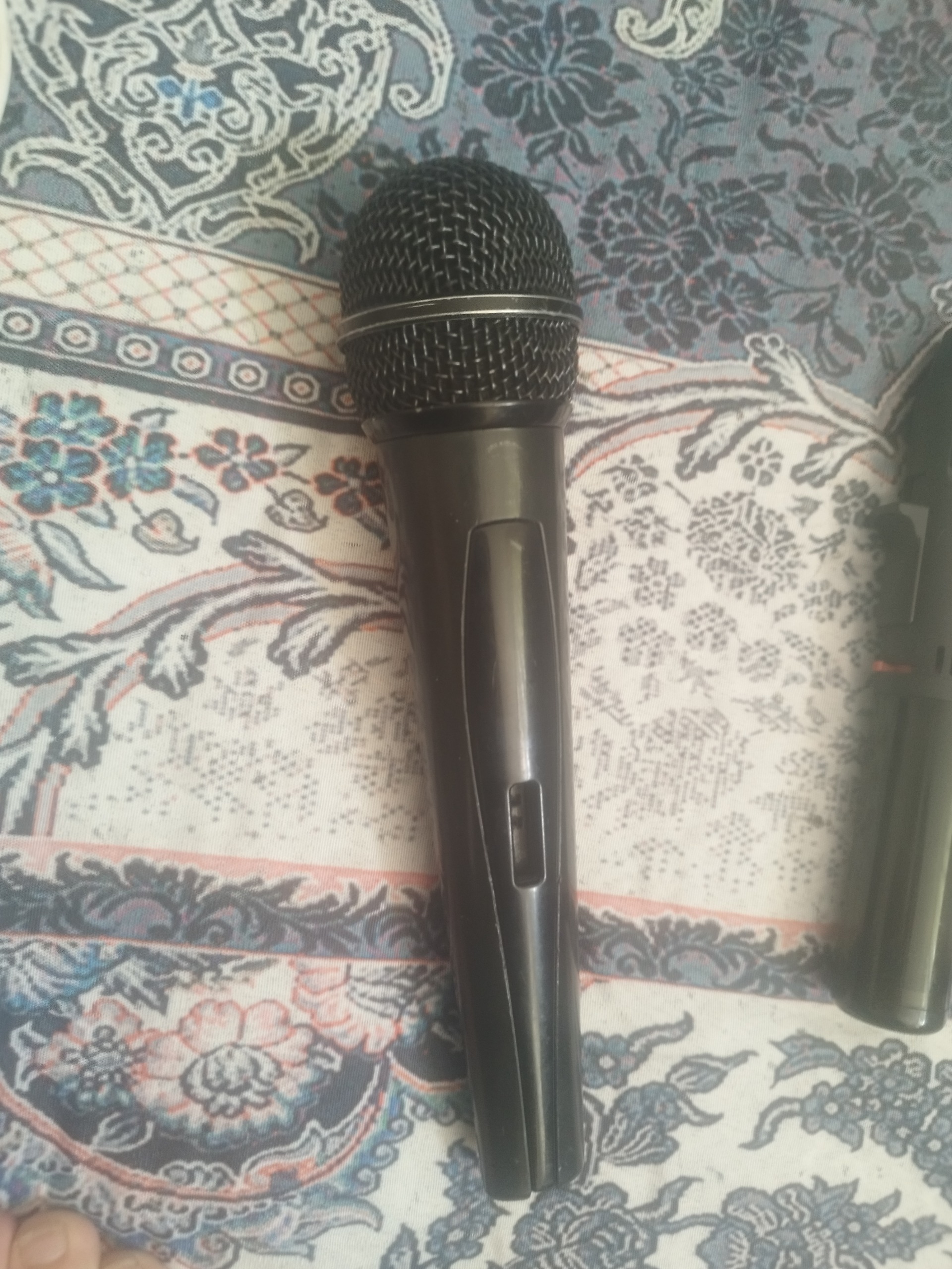 میکروفن آ کا جی