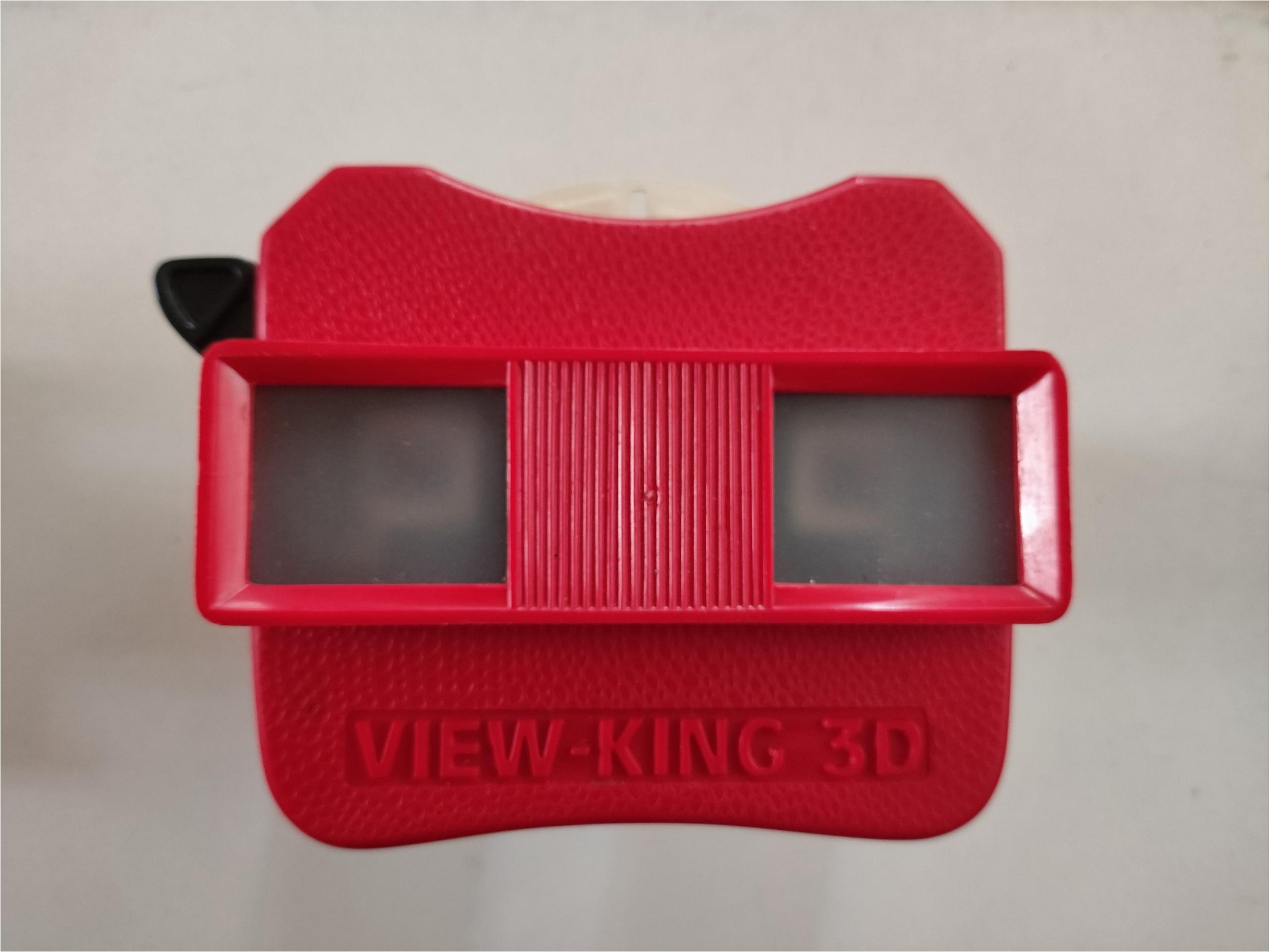 دوربین اسلاید مکه ای قدیمی با یک حلقه فیلم