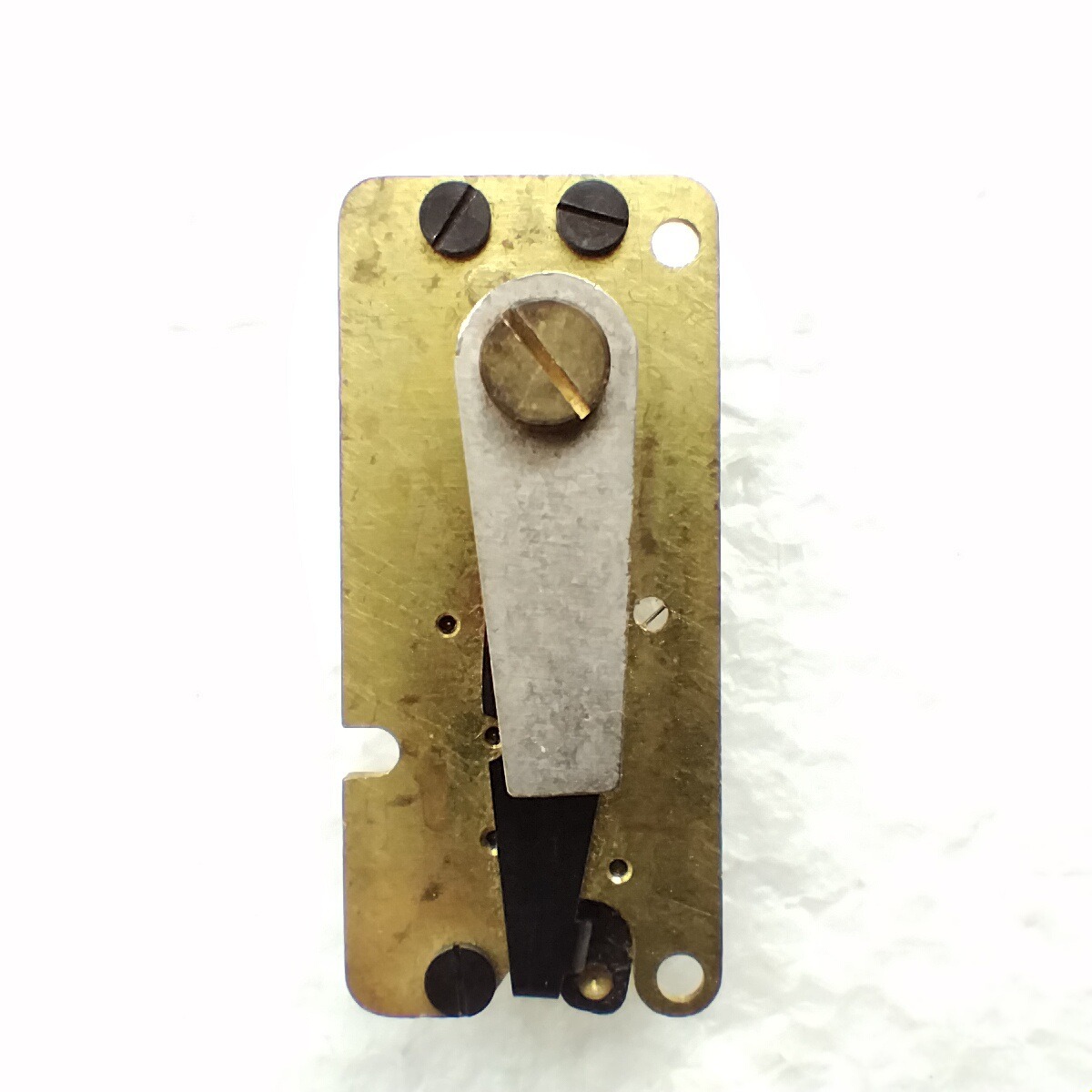 سلف تایمر مکانیکی داخلی دوربین عکاسی