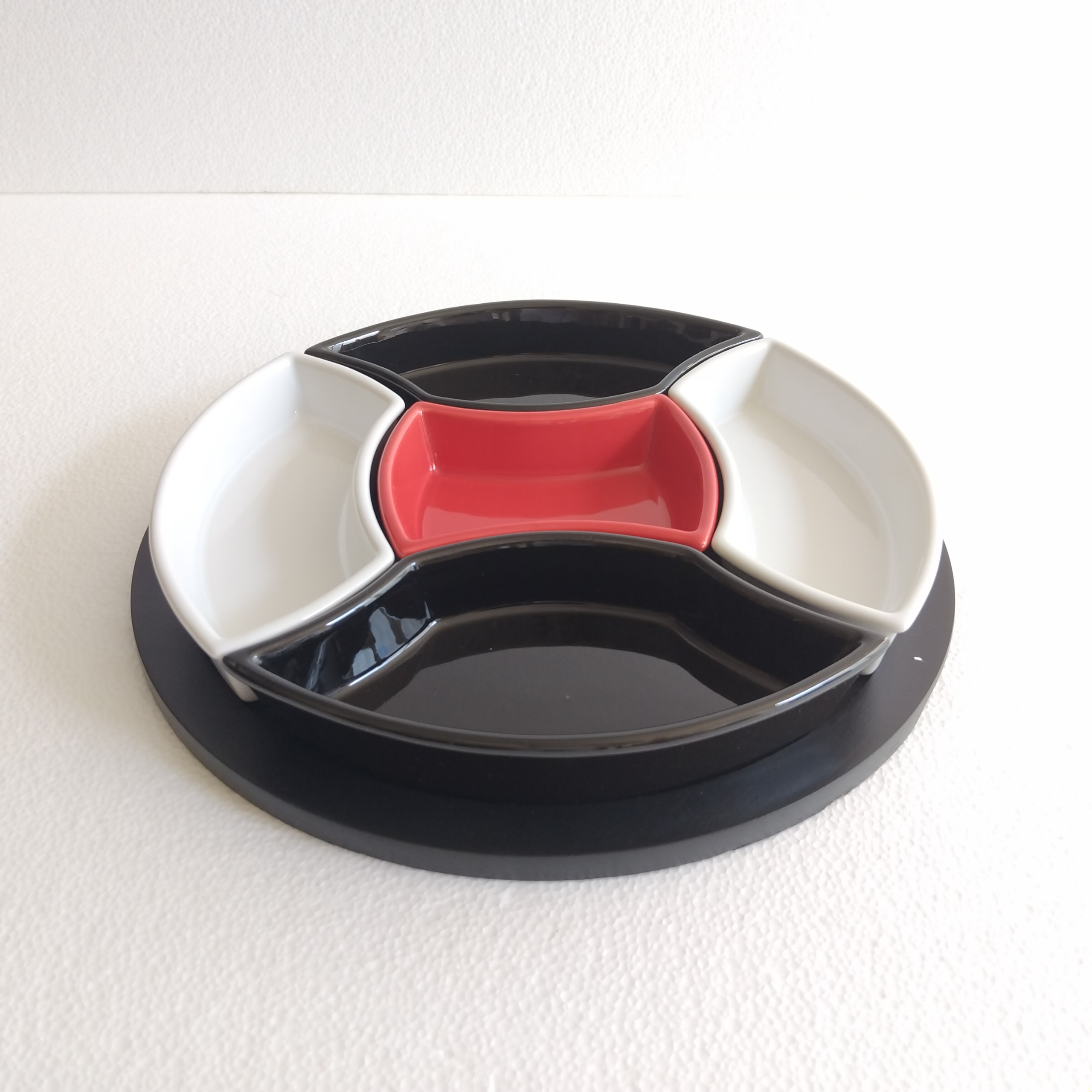 اردو خوری چینی 5 ظرف 3 رنگ با سینی چوبی