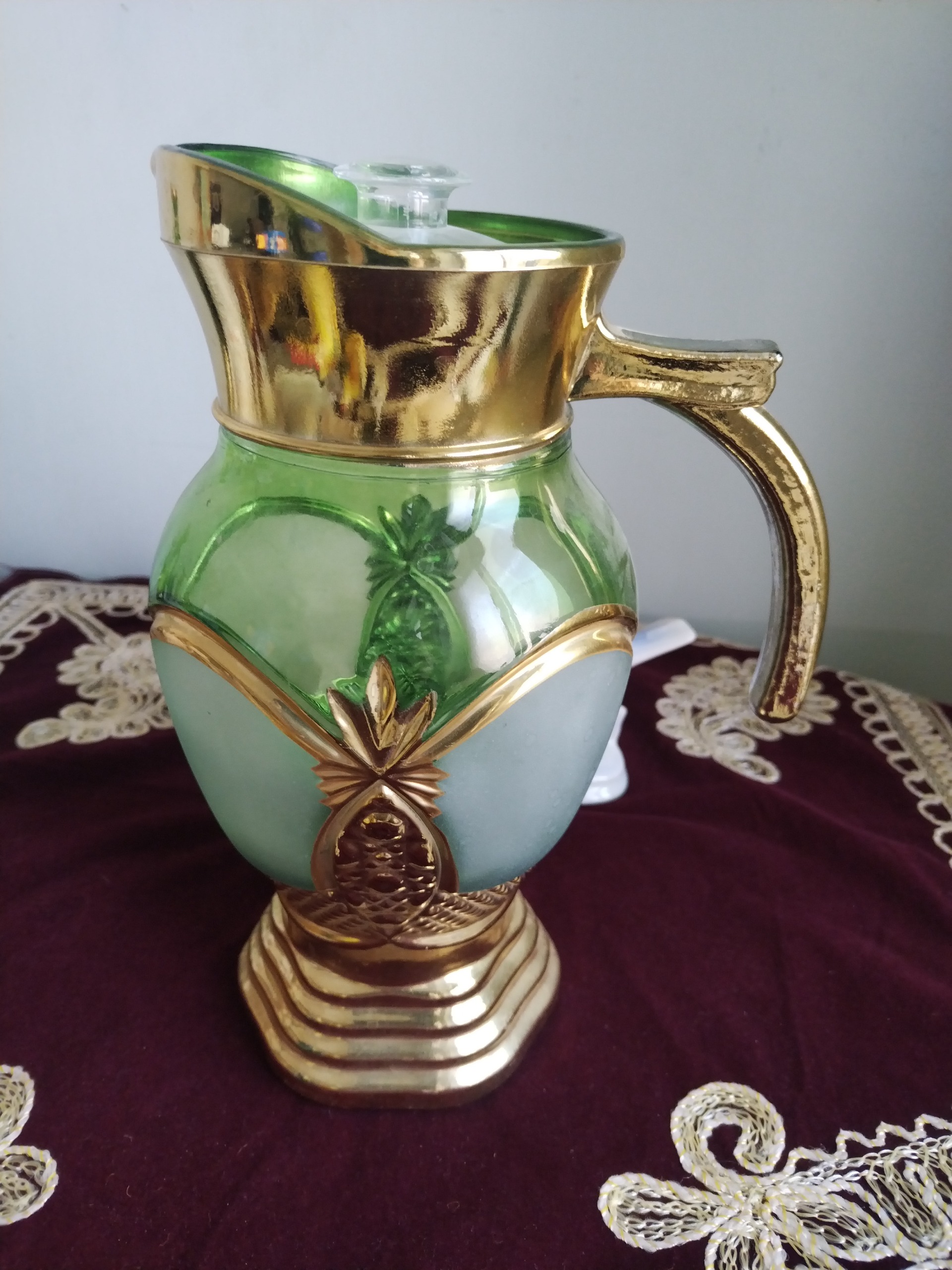 پارچ قدیمی درب دار