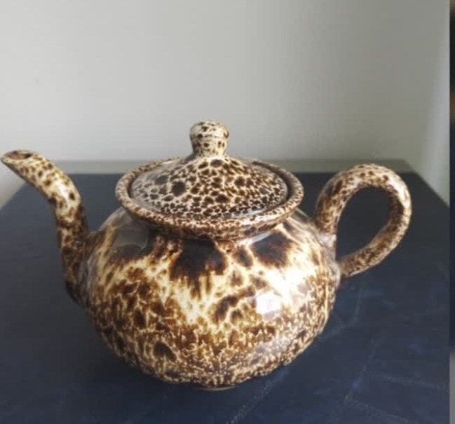 قوری قدیمی رنگی