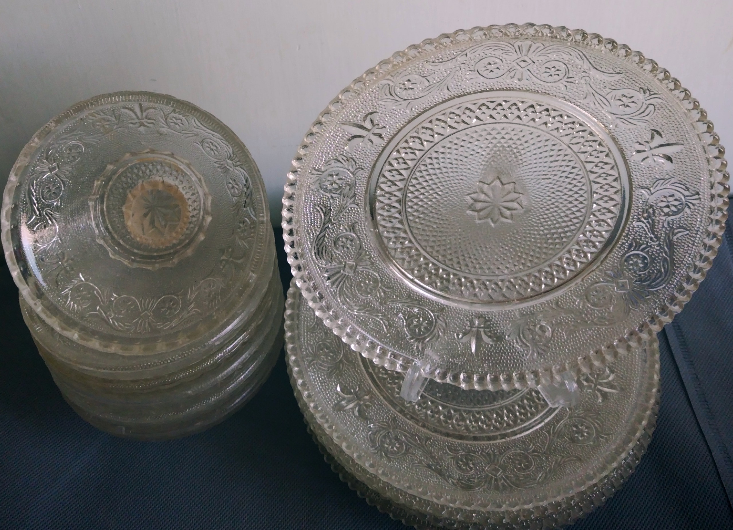 بشقاب پیشدستی و کاسه قدیمی