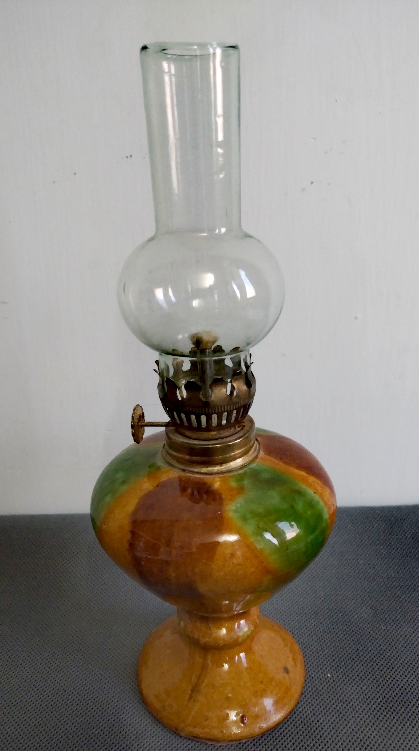 چراغ قدیمی سرامیکی