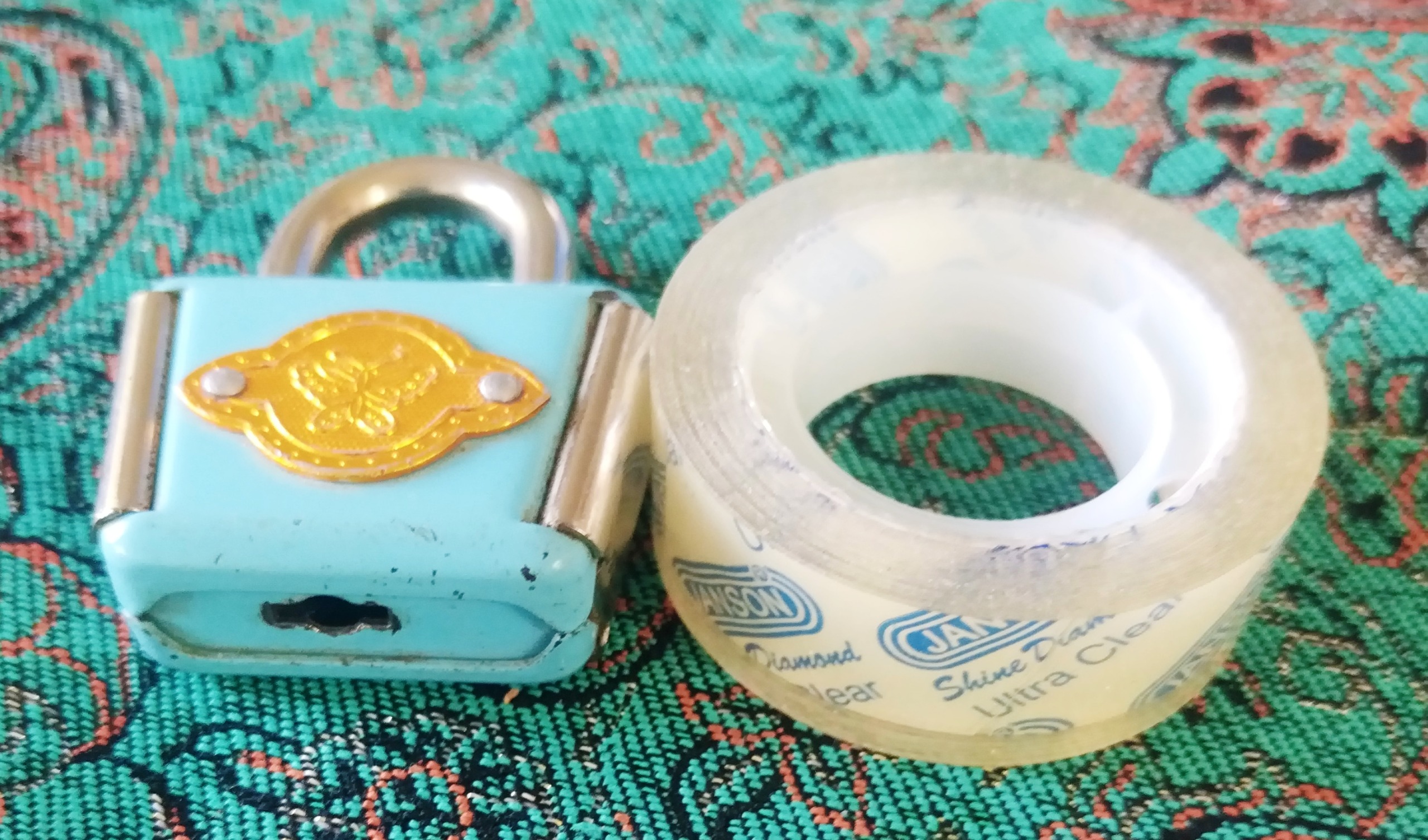 قفل قدیمی بدون کلید