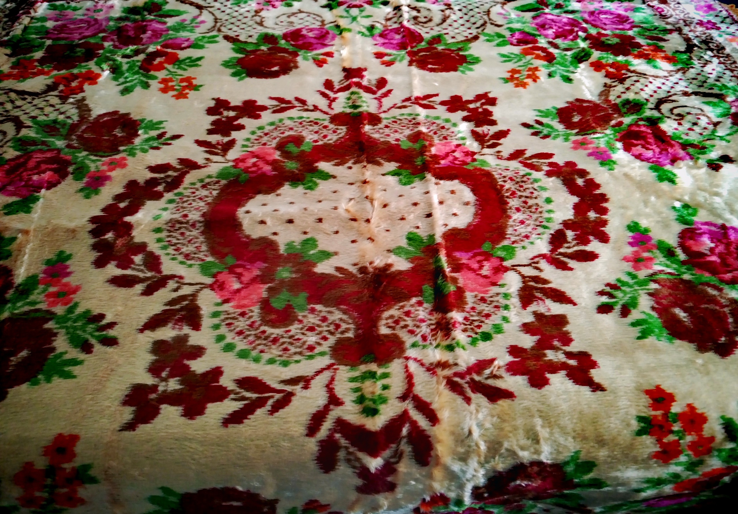 ست روتختی رو بالشت و رومیزی مخمل